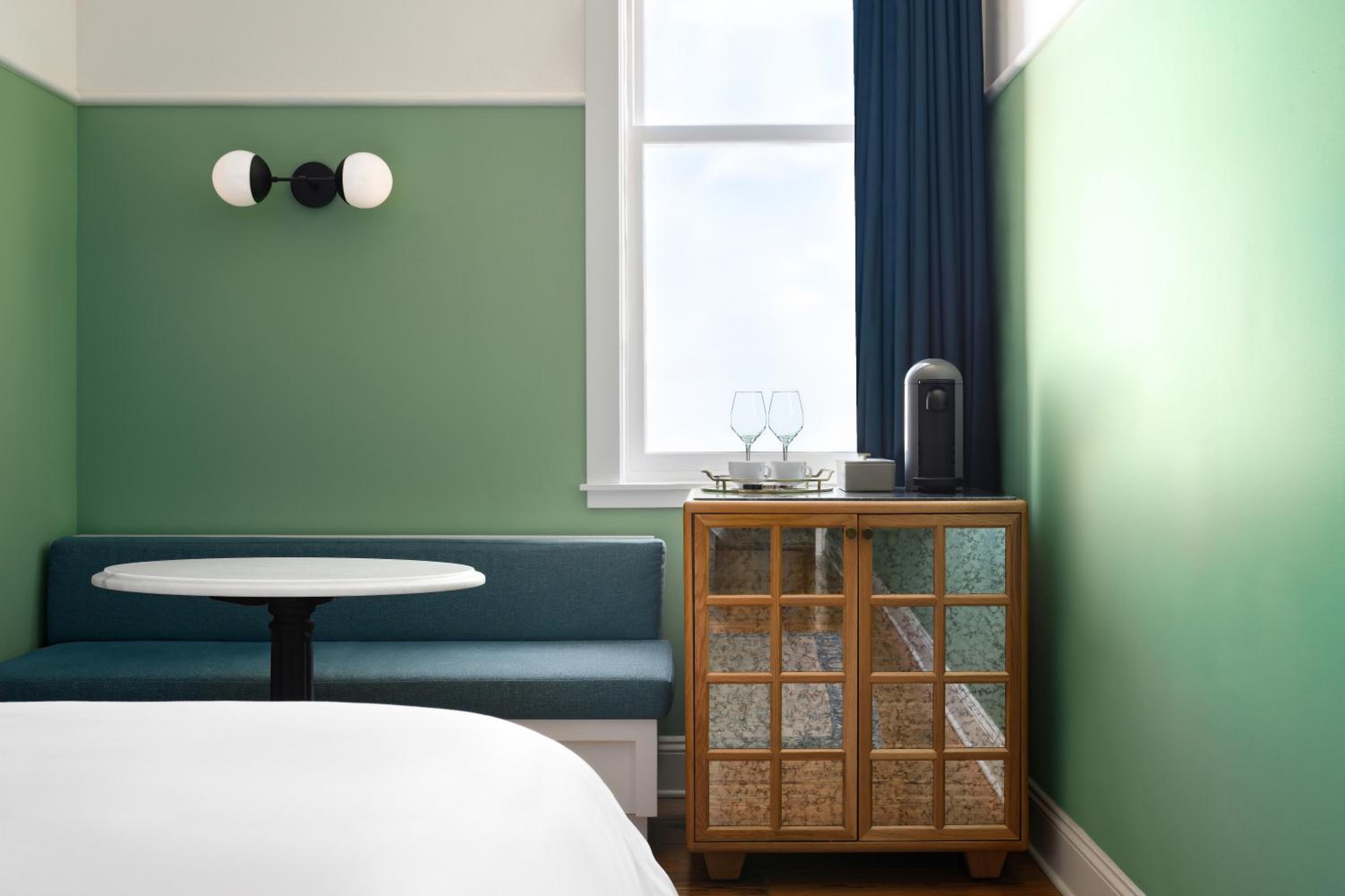 Premium King Room - Photo 2