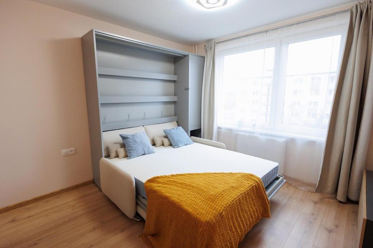 One-Bedroom Apartment photo 2