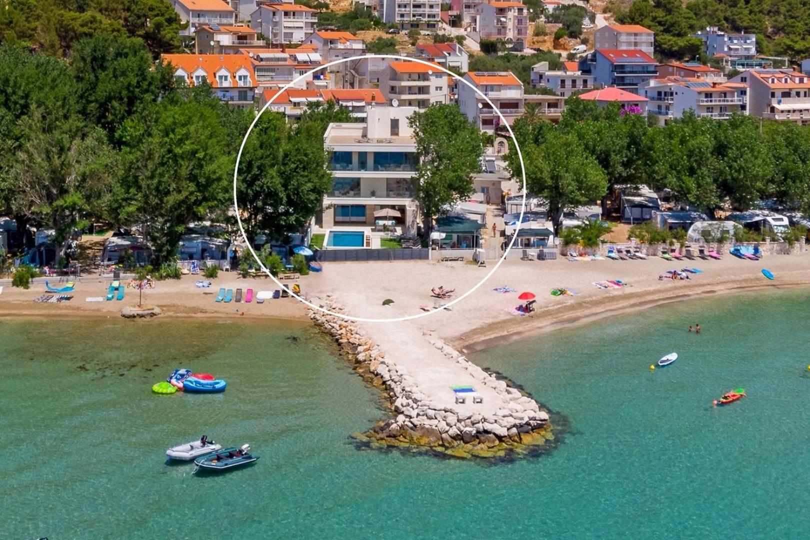 Villa - Beach Front photo 2