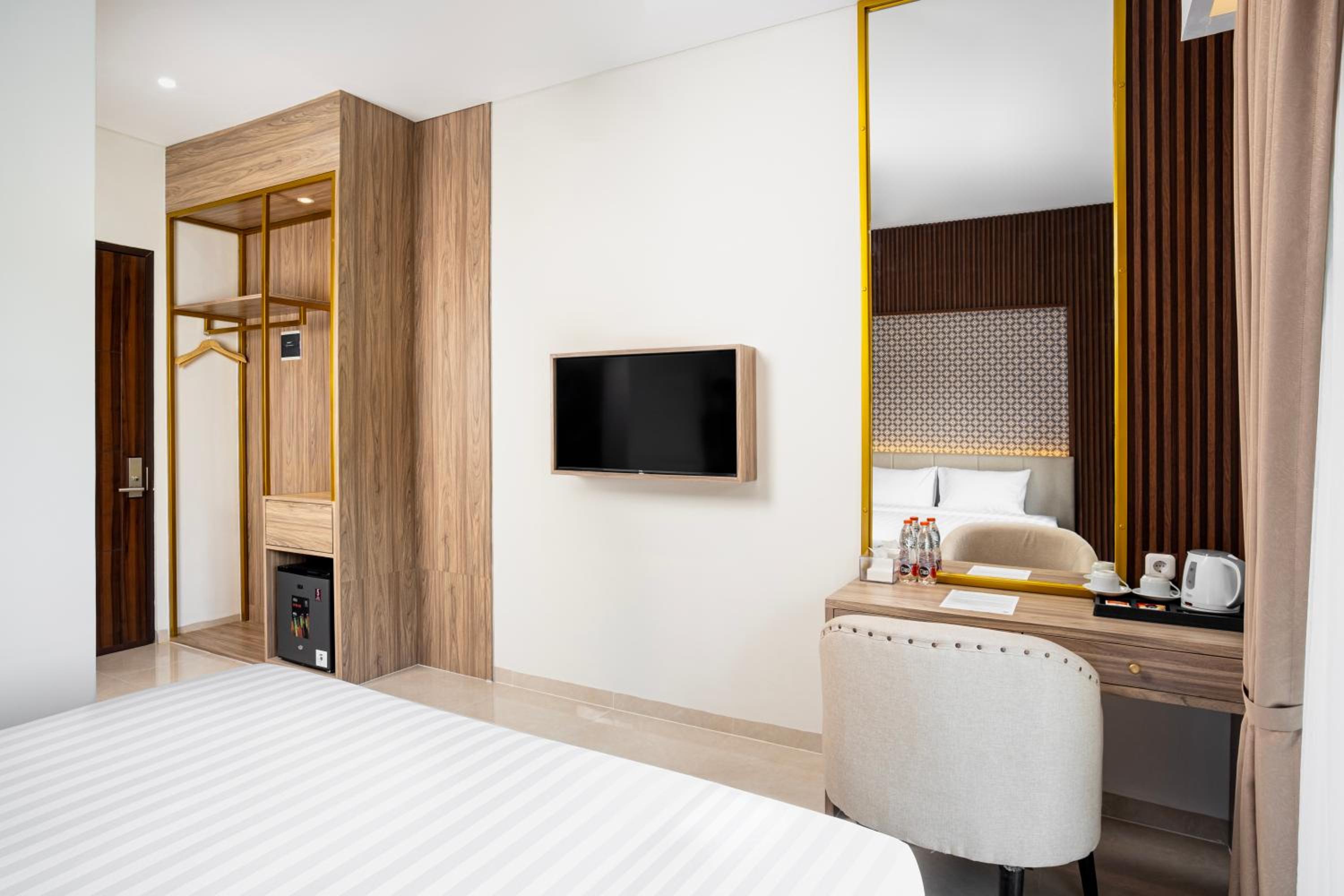 Deluxe Double Room with Balcony photo 2