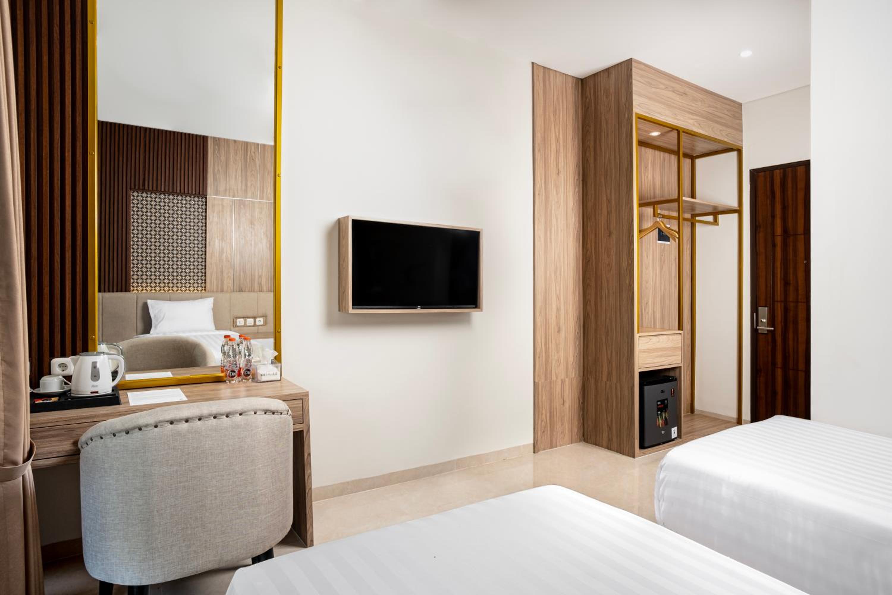 Deluxe Twin Room - Photo 2