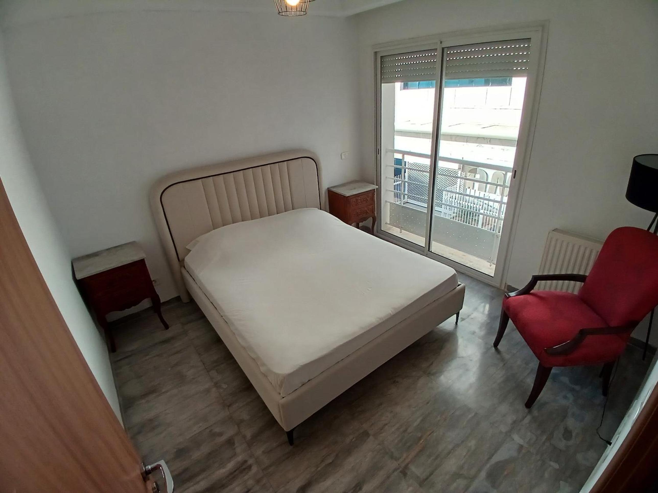One-Bedroom Apartment photo 2