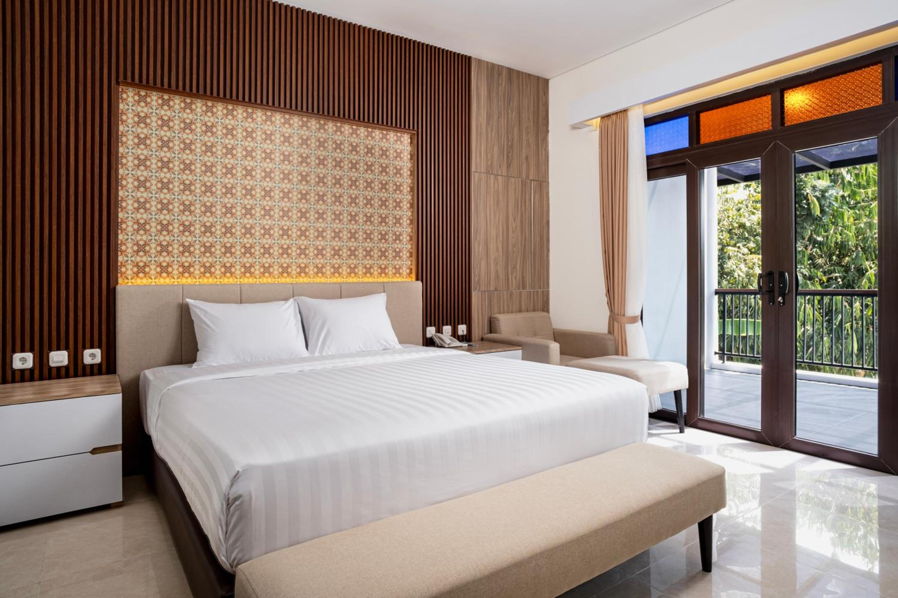 Junior Suite with Balcony - Photo 1