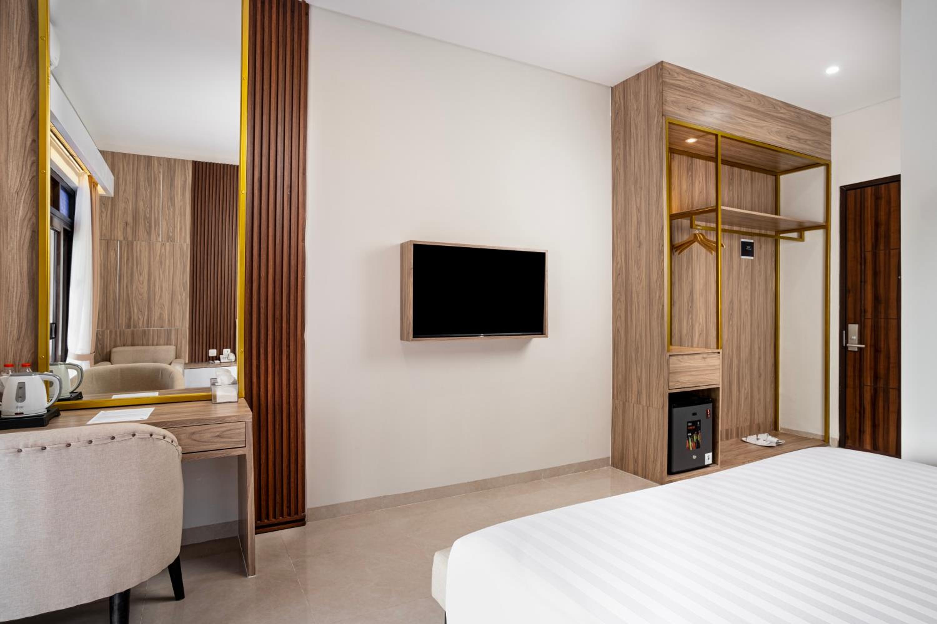 Deluxe Double Room with Balcony photo 3