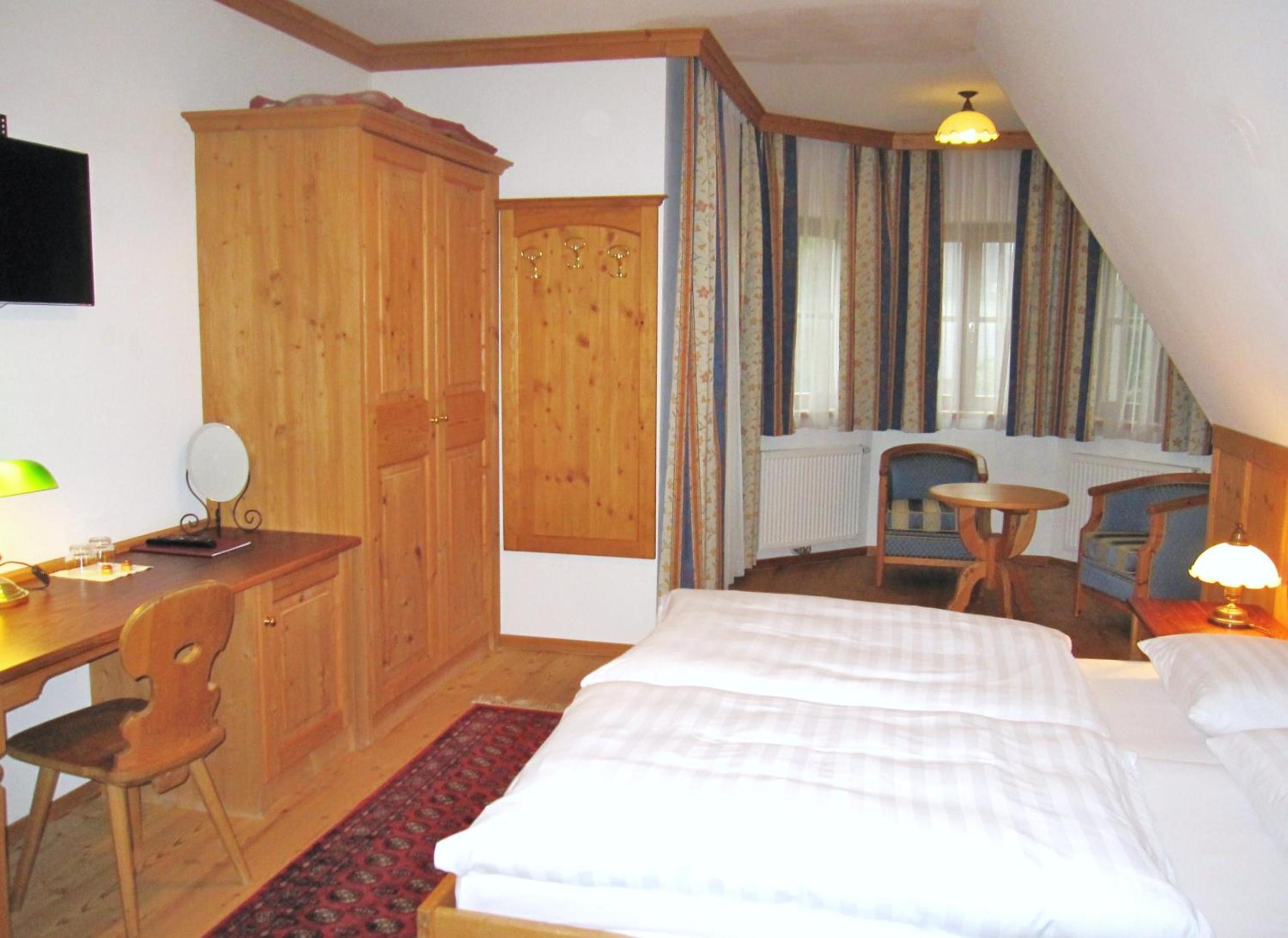 Double or Twin Room - Photo 5