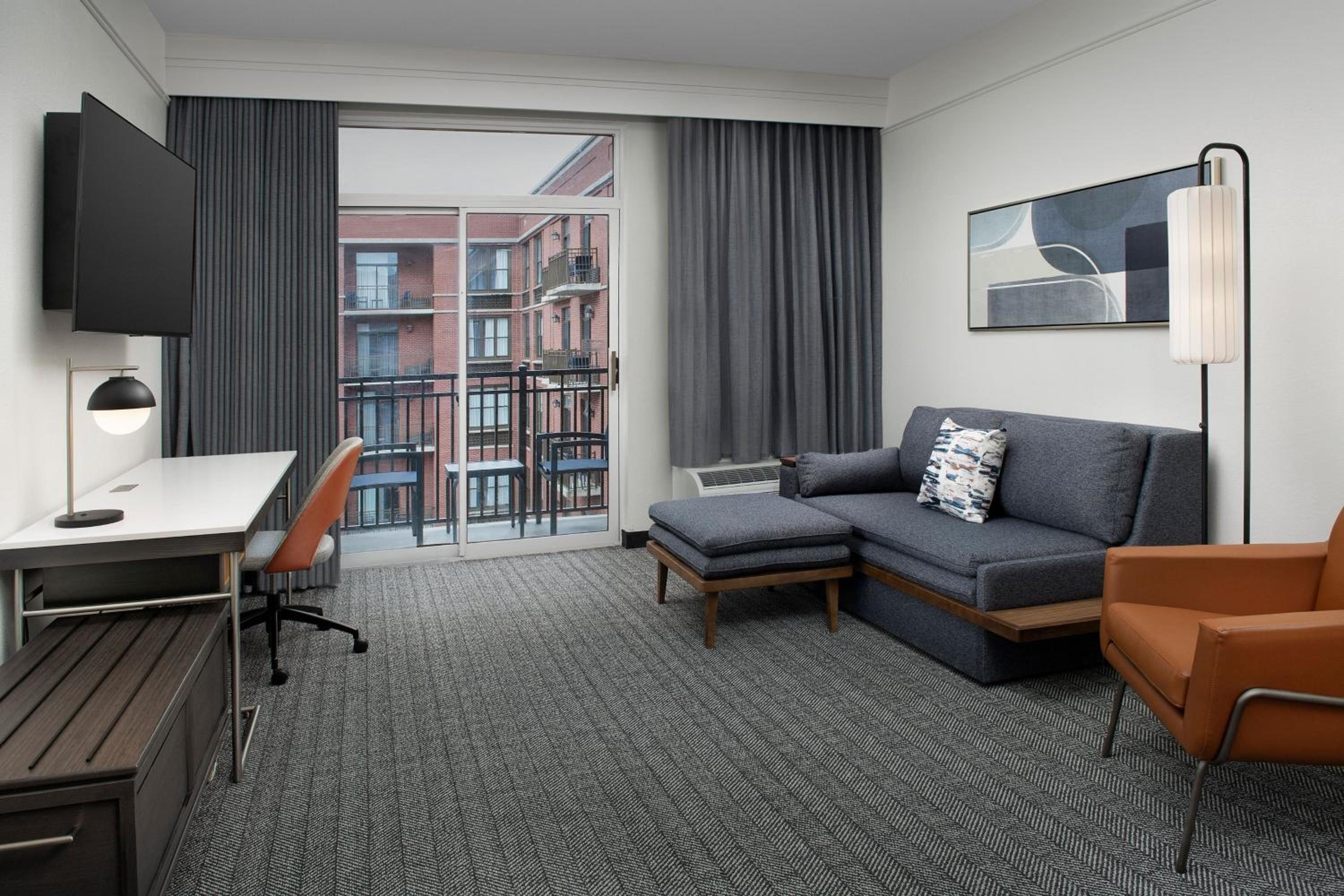 1 Bedroom 2 room Suite, 1 King, Sofa bed, Balcony - Photo 9