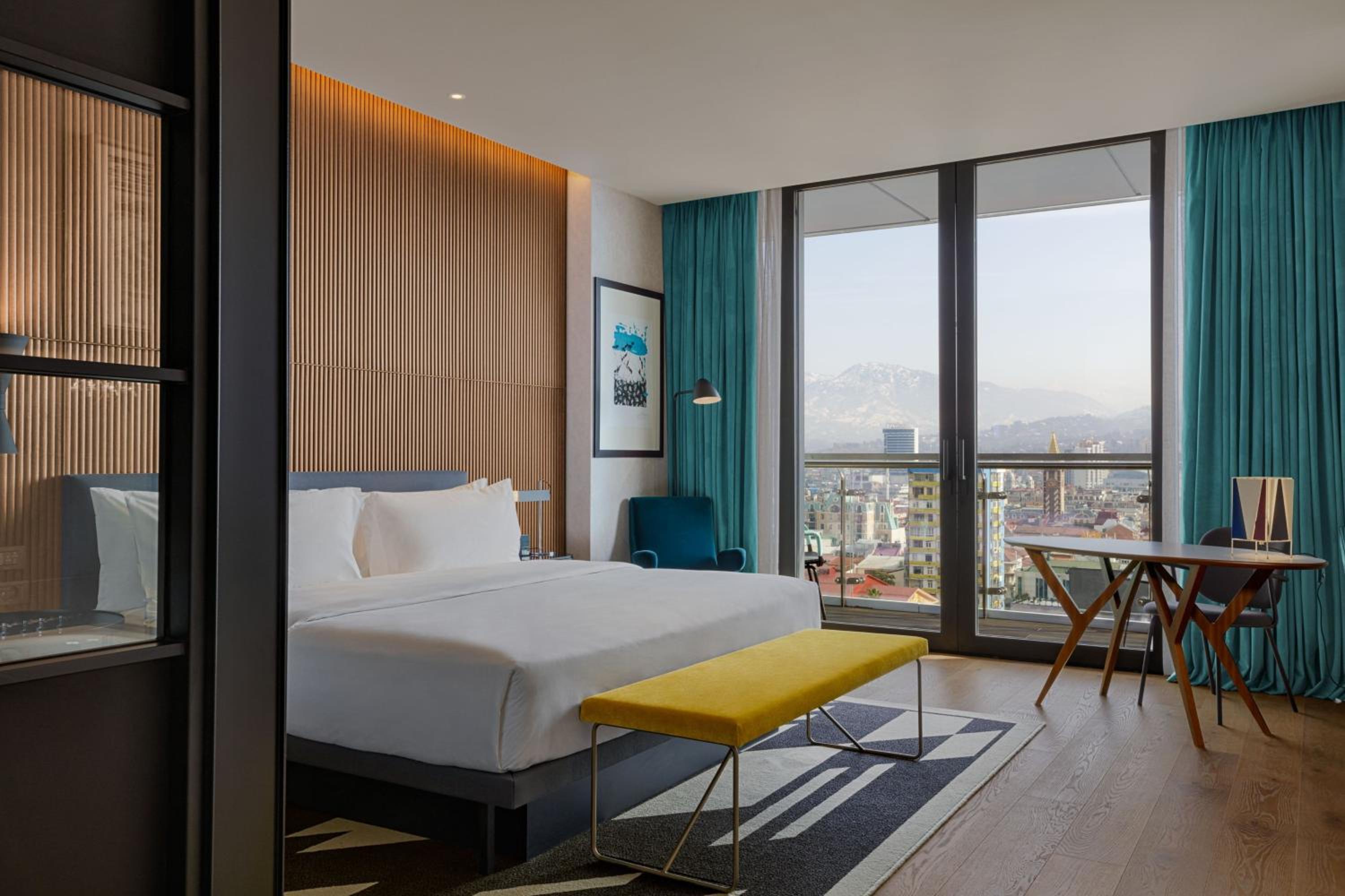 Deluxe, Guest room, 1 King, City view, Balcony - Photo 1