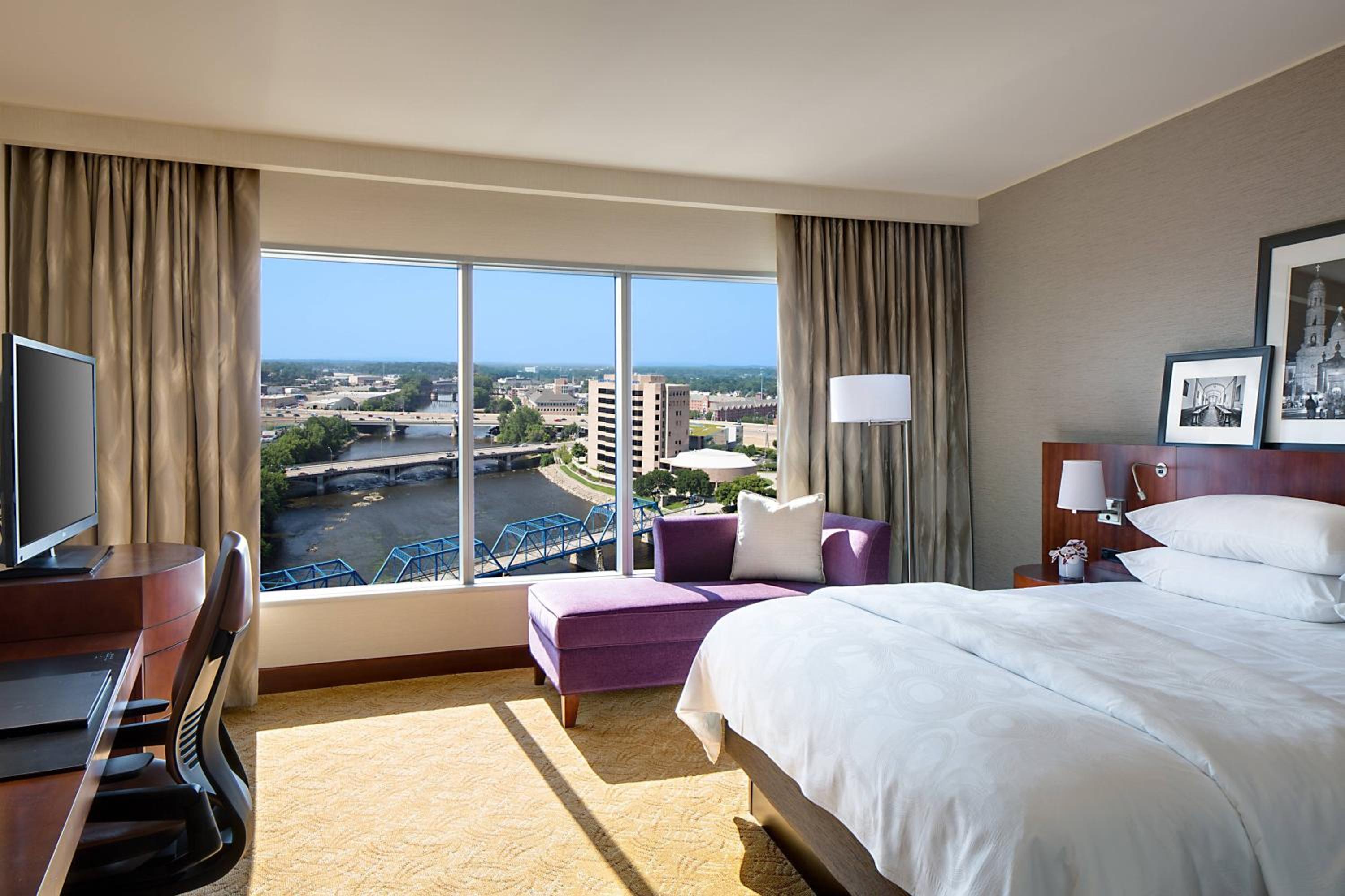 King or Queen Room with City View - Photo 8