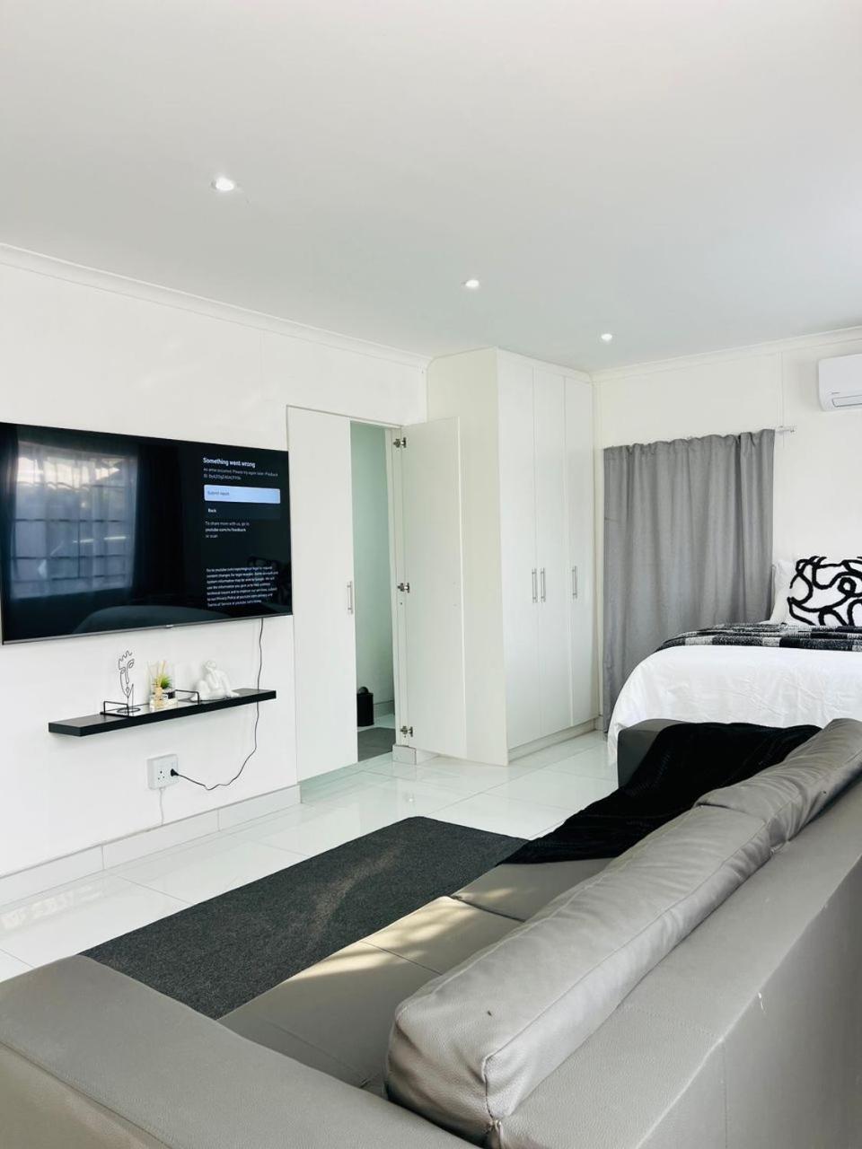 One-Bedroom Apartment photo 3