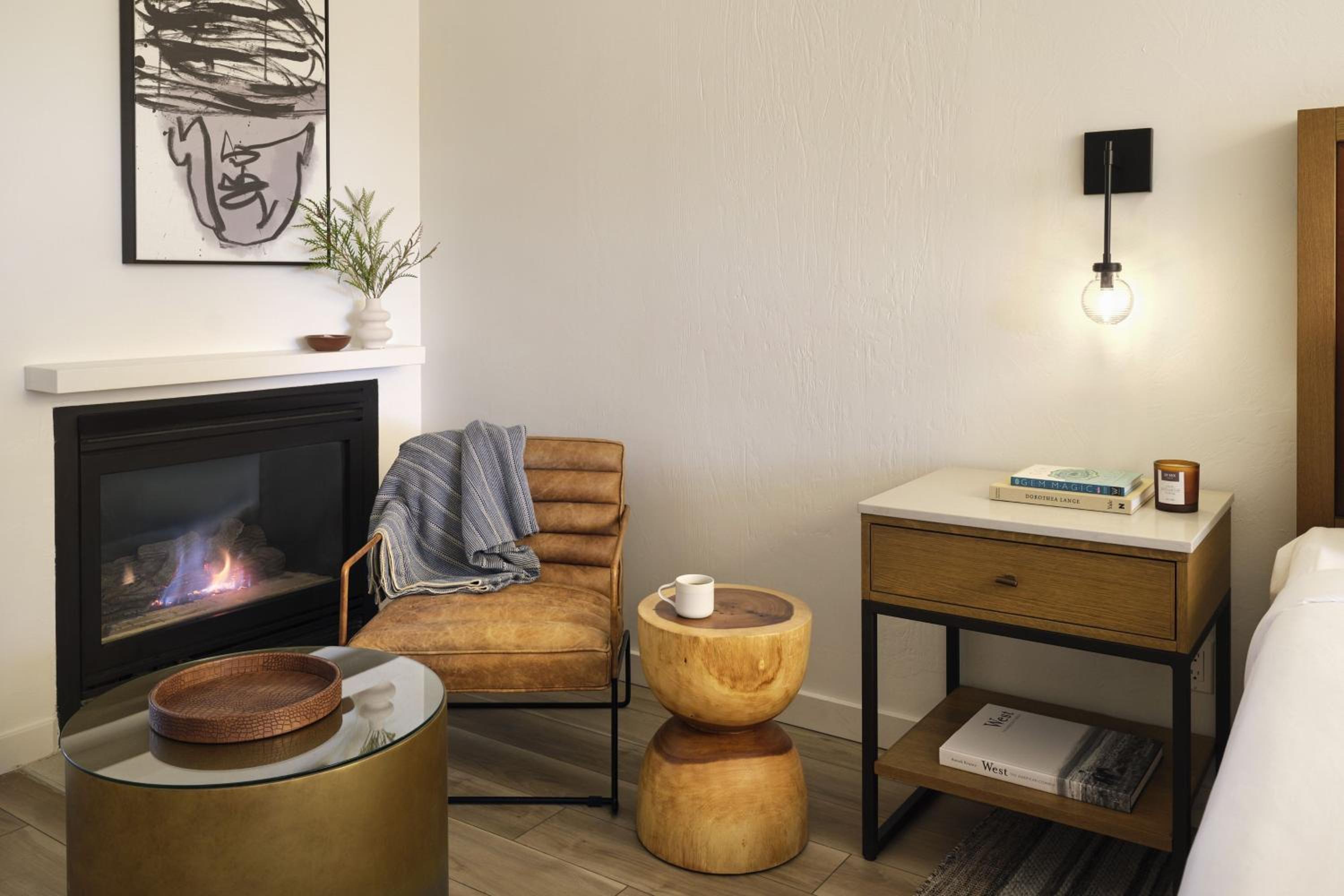 King Room with Fireplace and View - High Floor - Photo 8