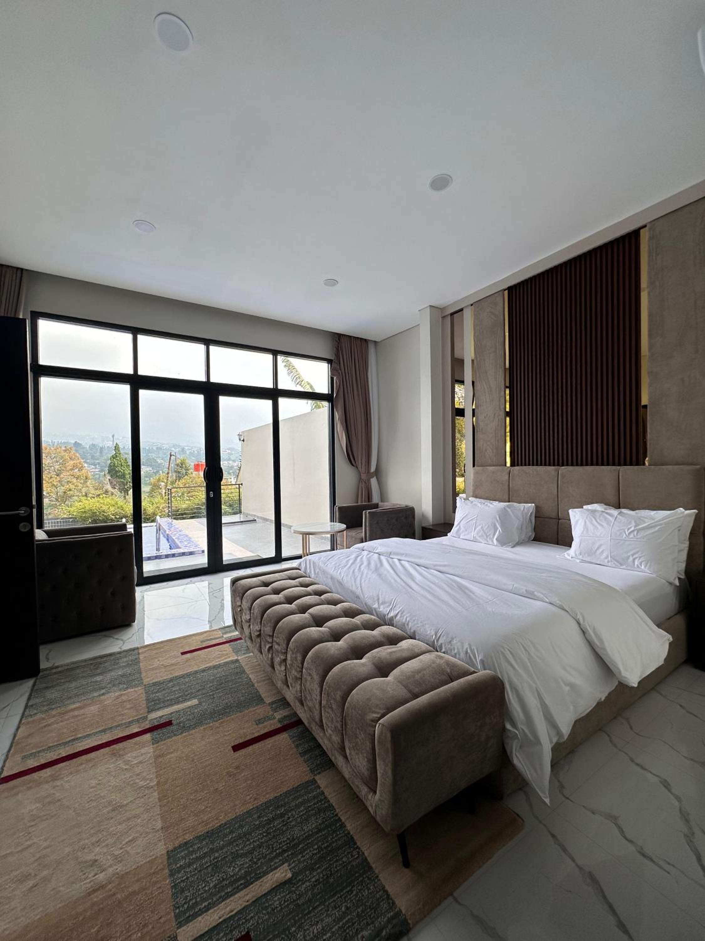 Three-Bedroom Villa photo 3