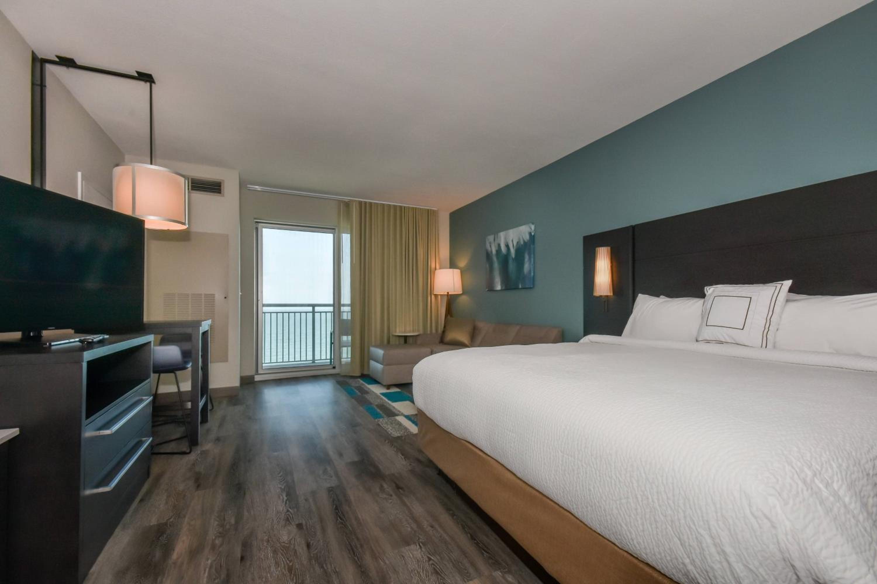 Oceanfront Studio King Suite with Sofa Bed and Balcony