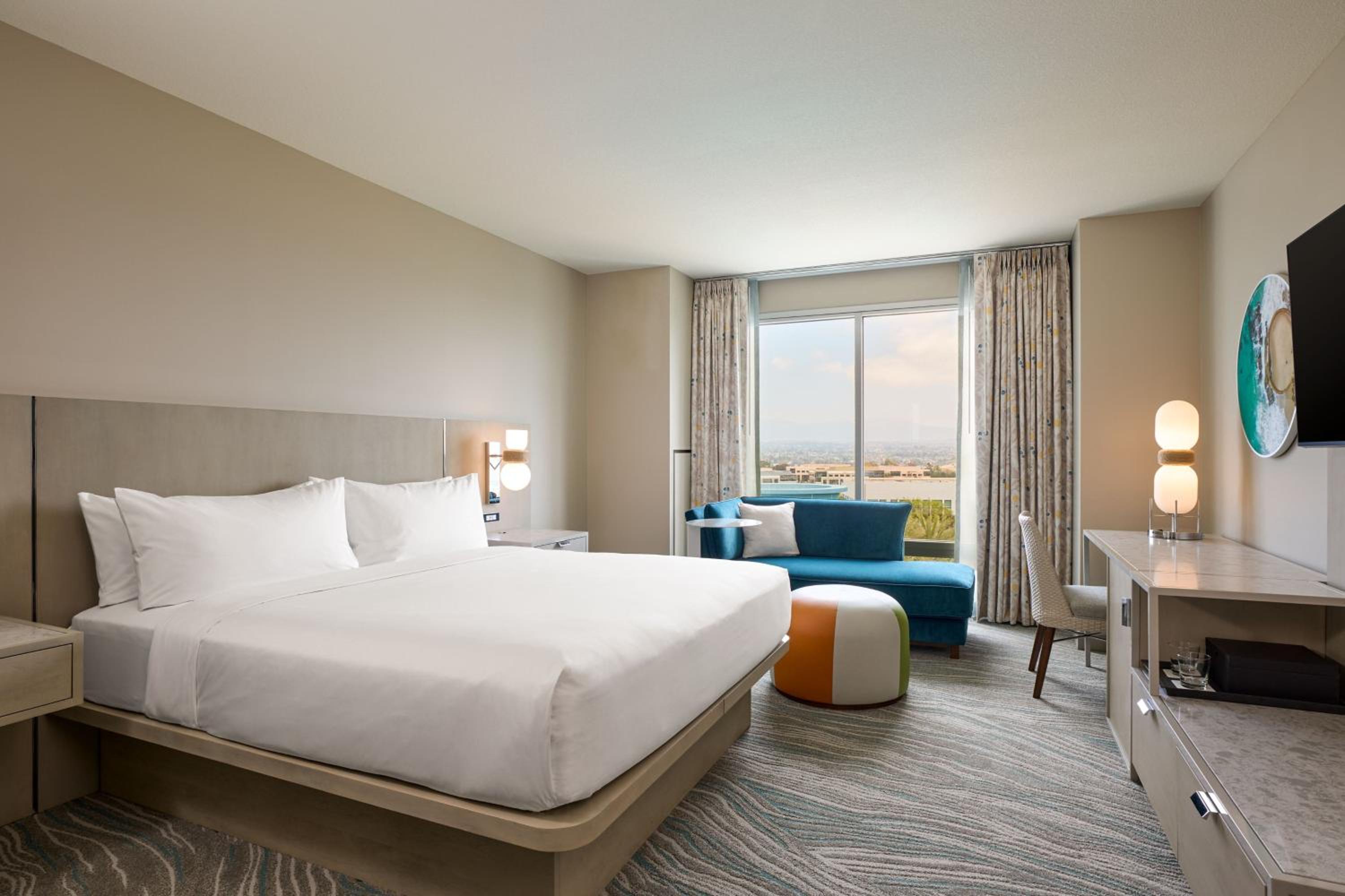 King Room with Pool View - Photo 2
