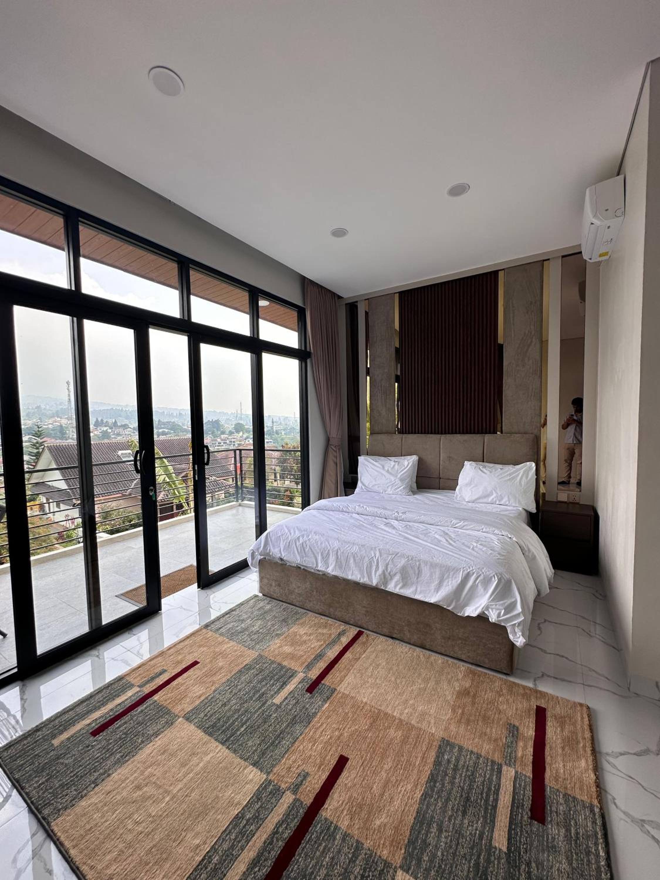 Three-Bedroom Villa photo 2