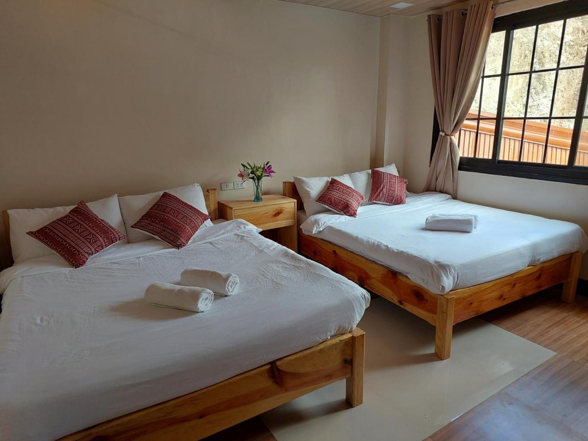 Quadruple Room with Private Bathroom photo 1