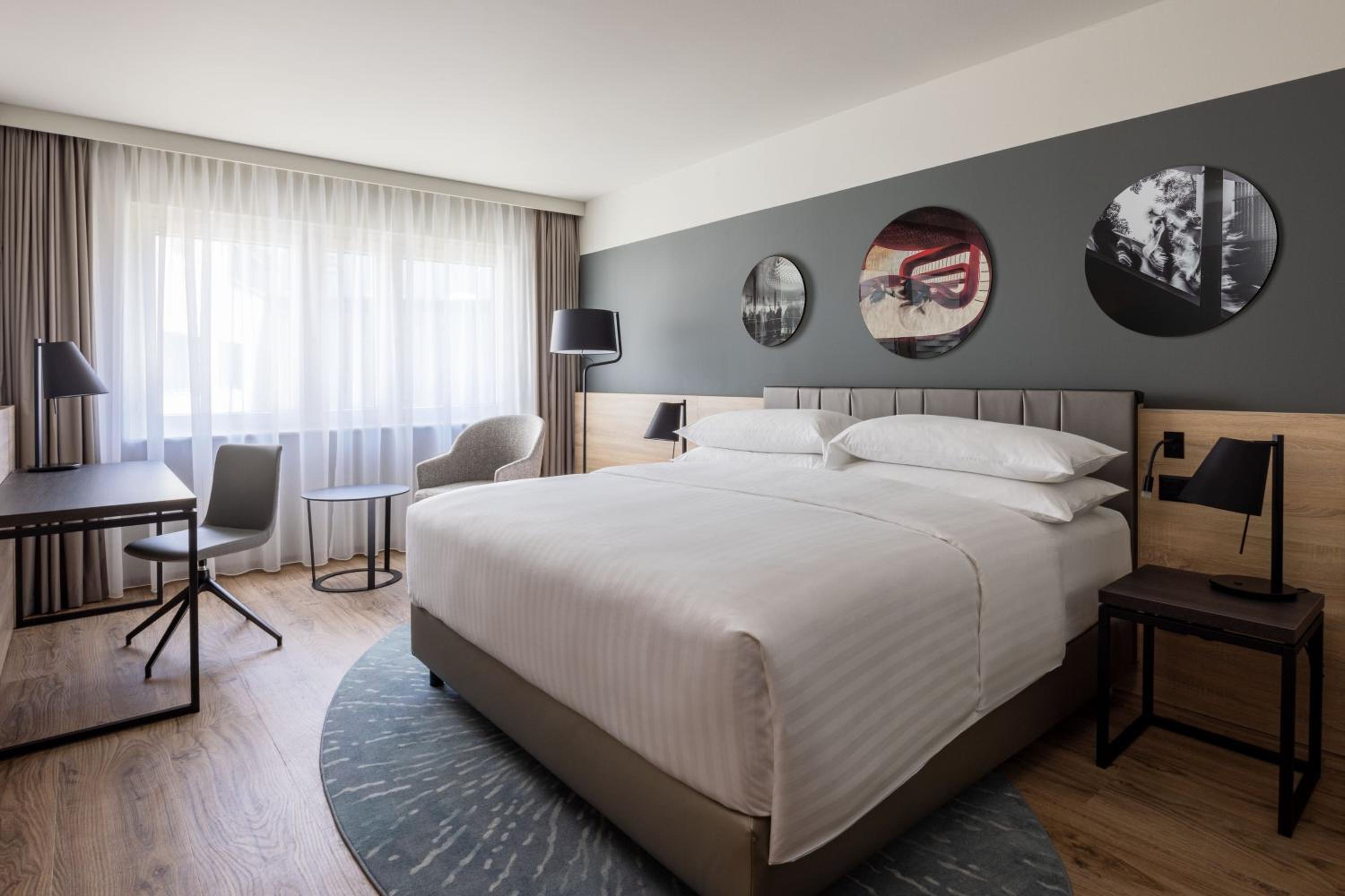 Superior King Room - Photo 1