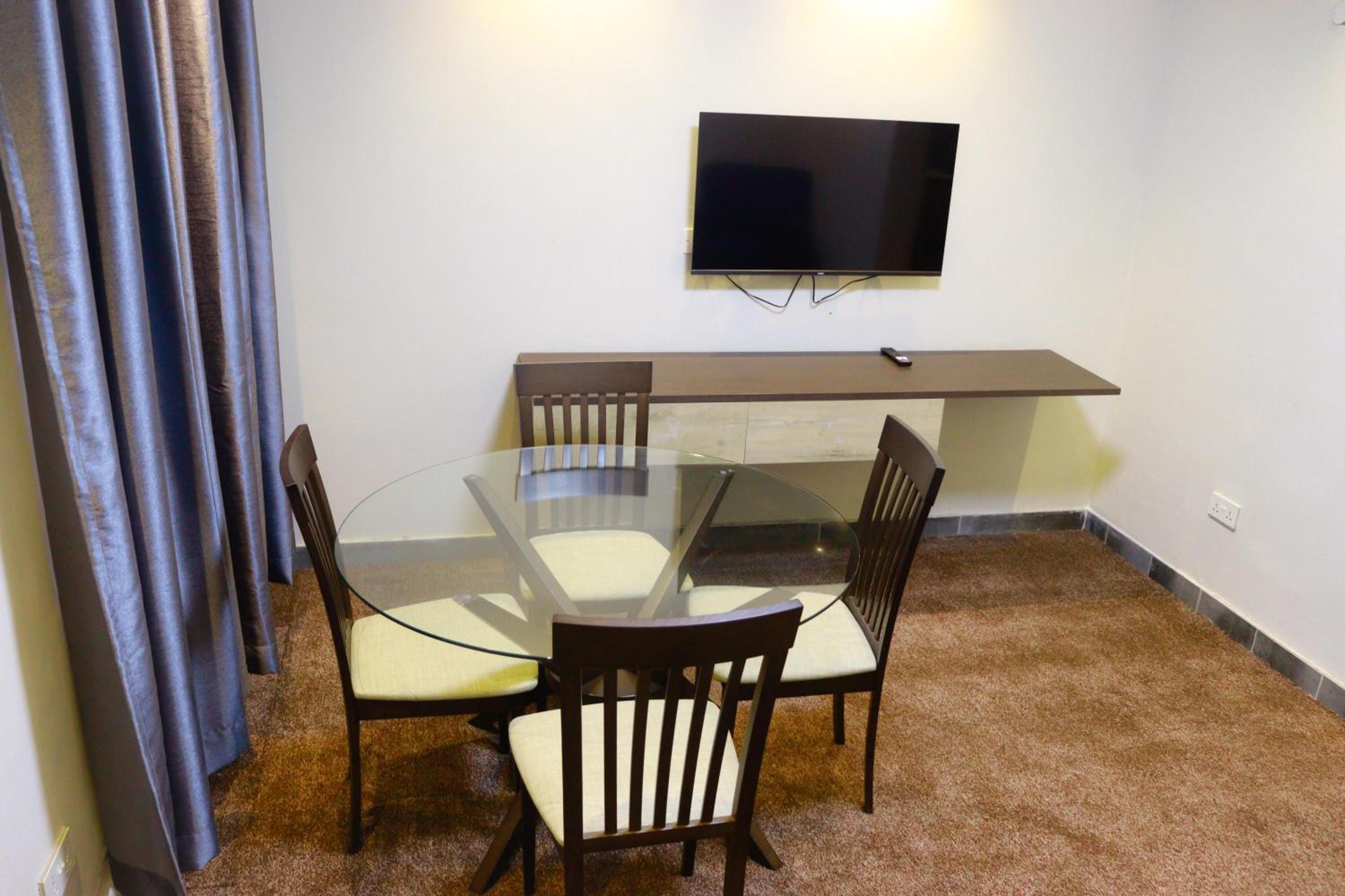One-Bedroom Apartment - Photo 4