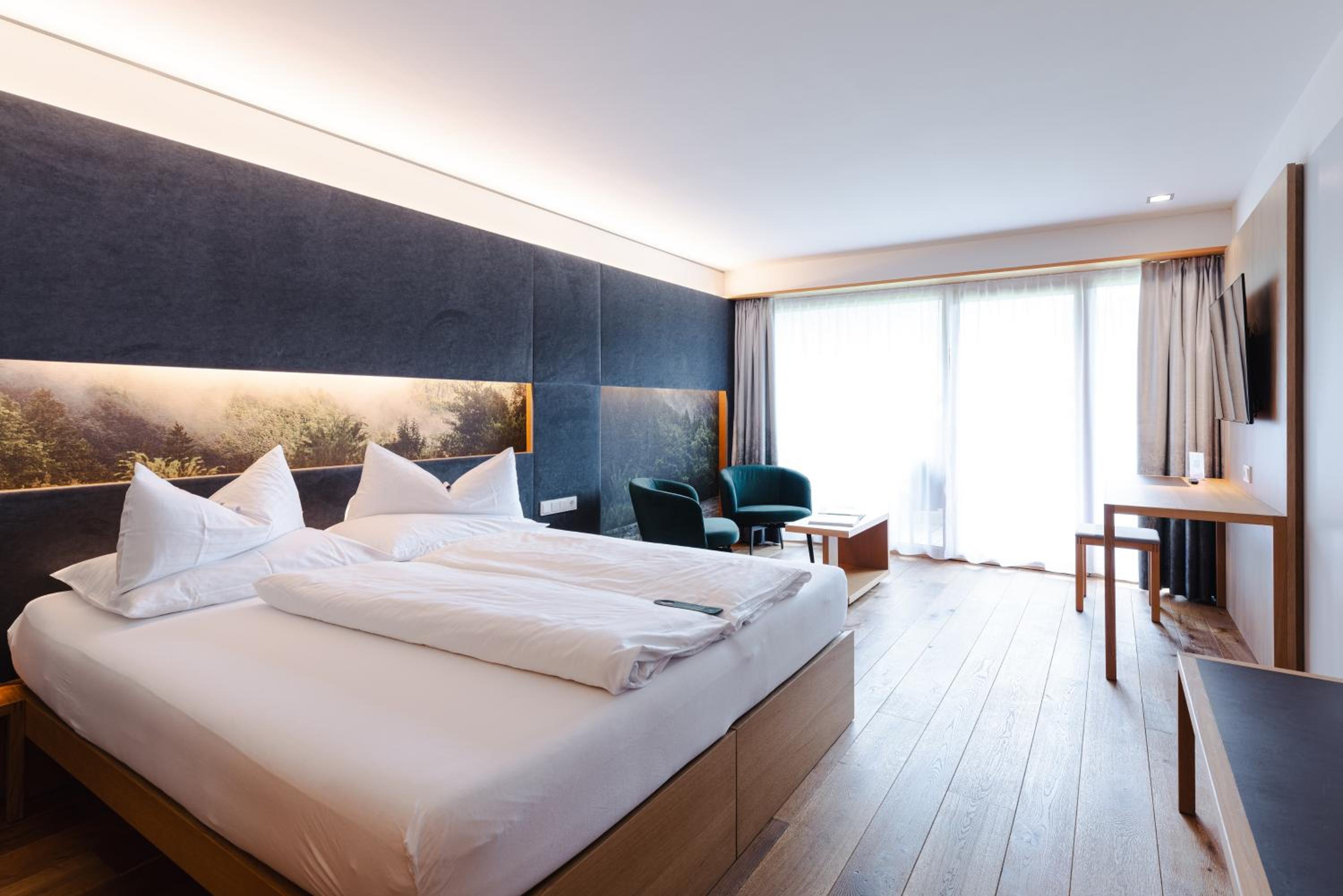 Double Room with Balcony and Mountain View (West Side)