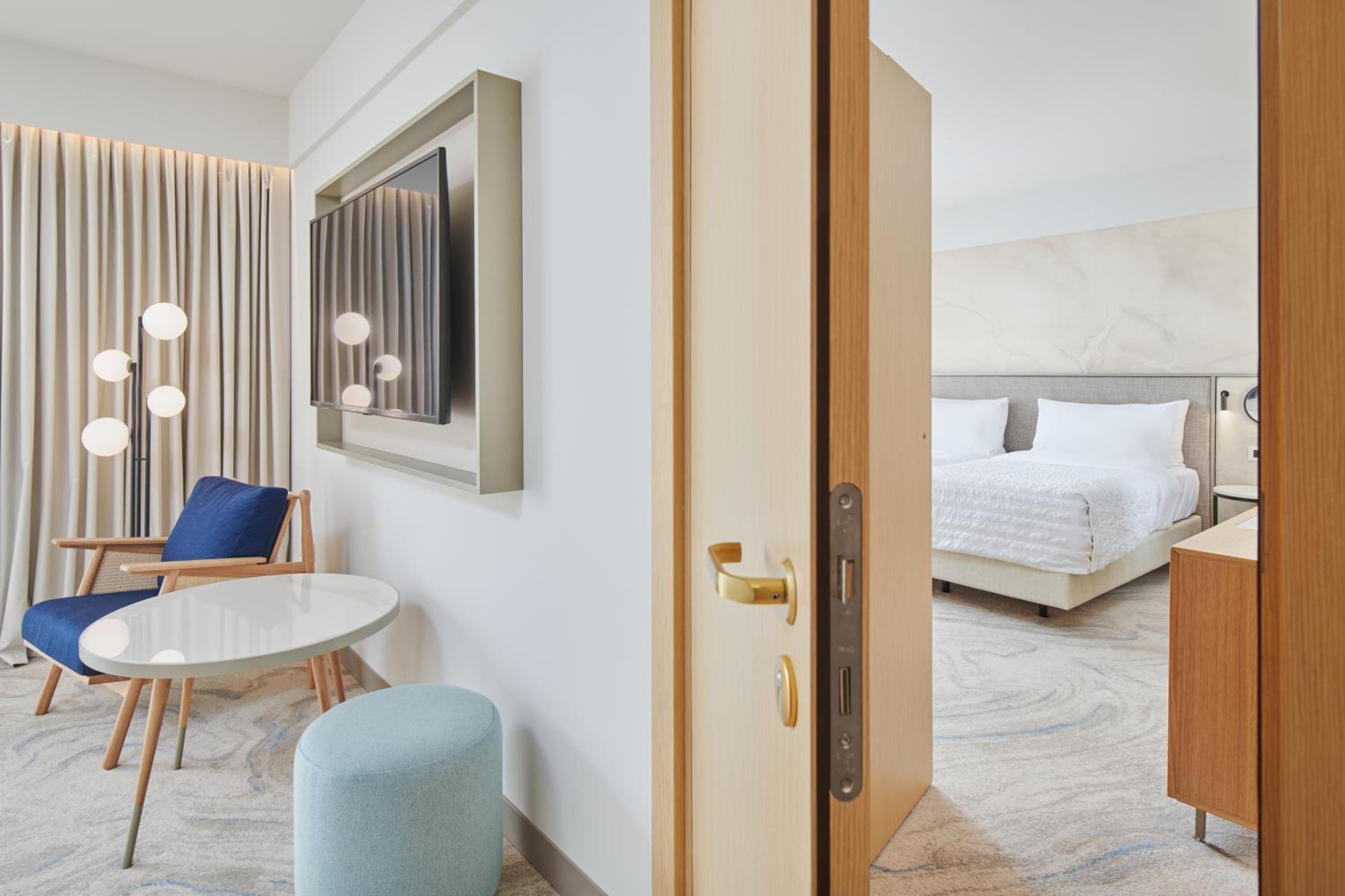 Elegant Sea View Room with Twin beds photo 1
