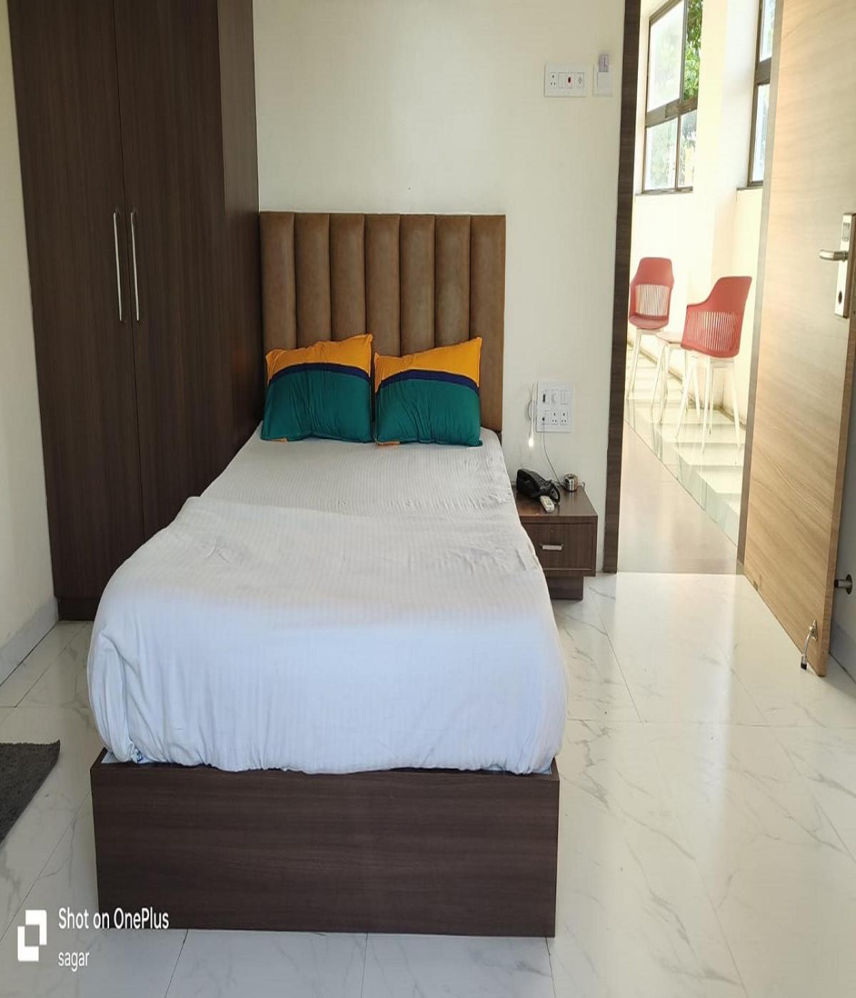 Deluxe Queen Room