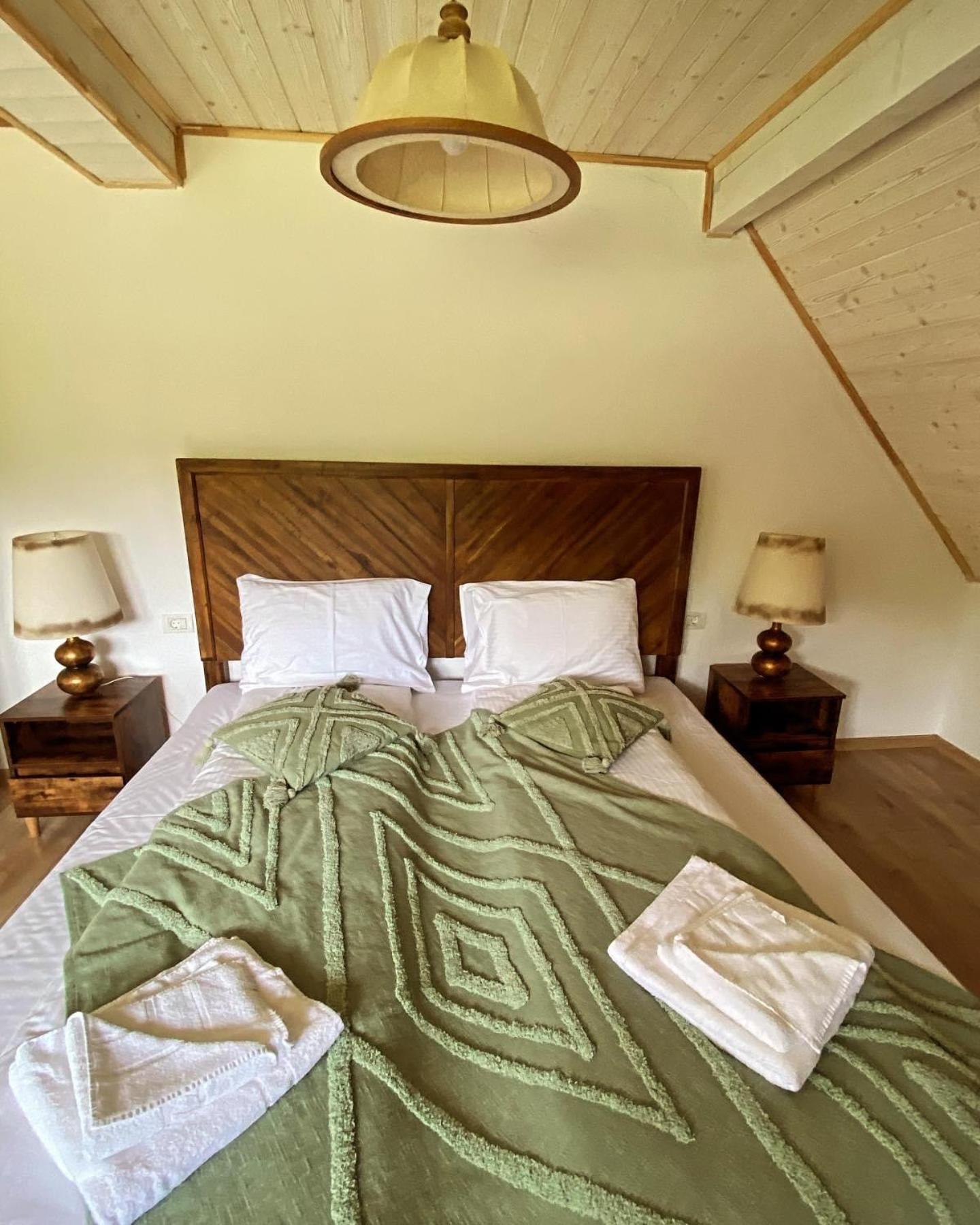 Five-Bedroom House photo 1