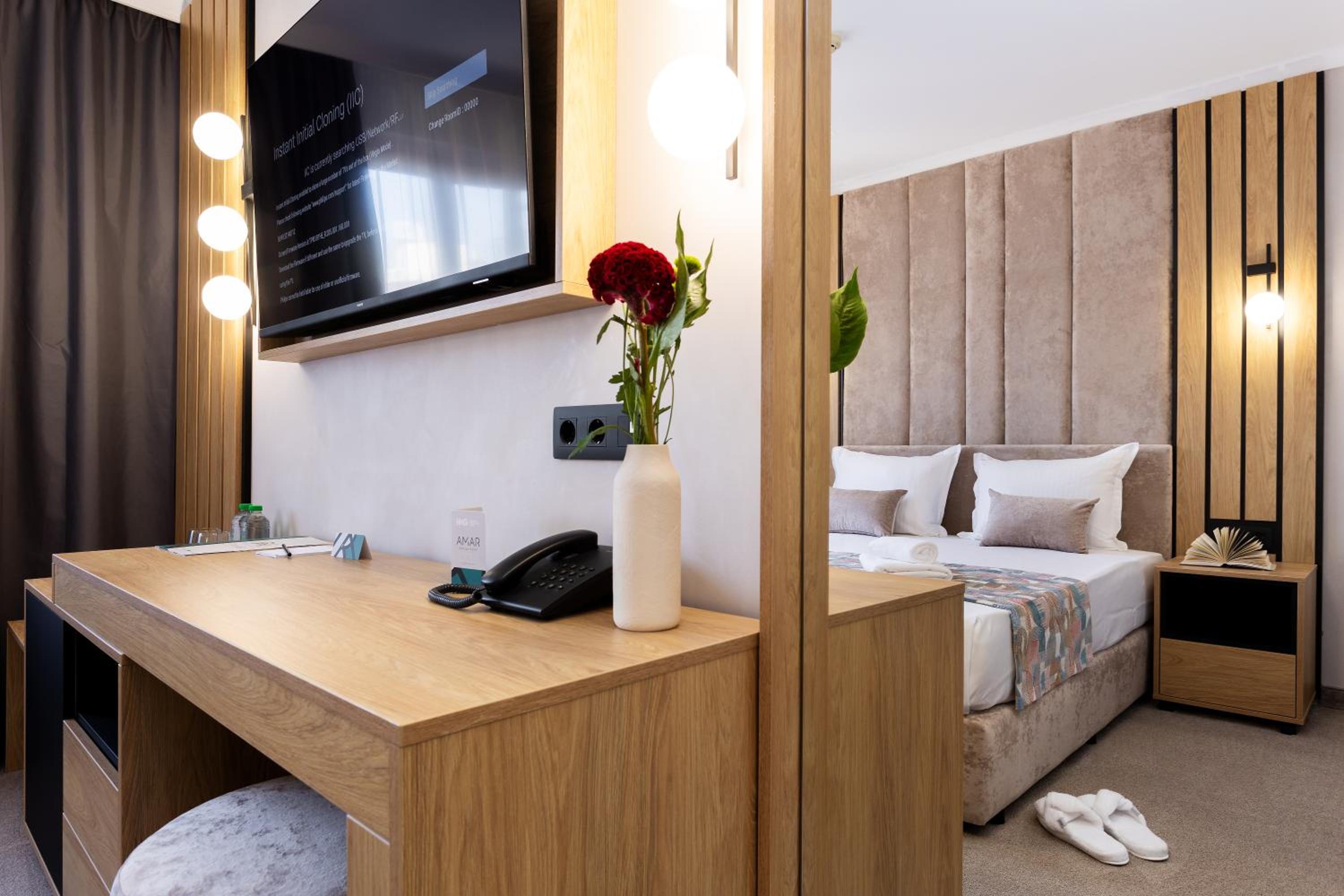 Queen Room photo 2