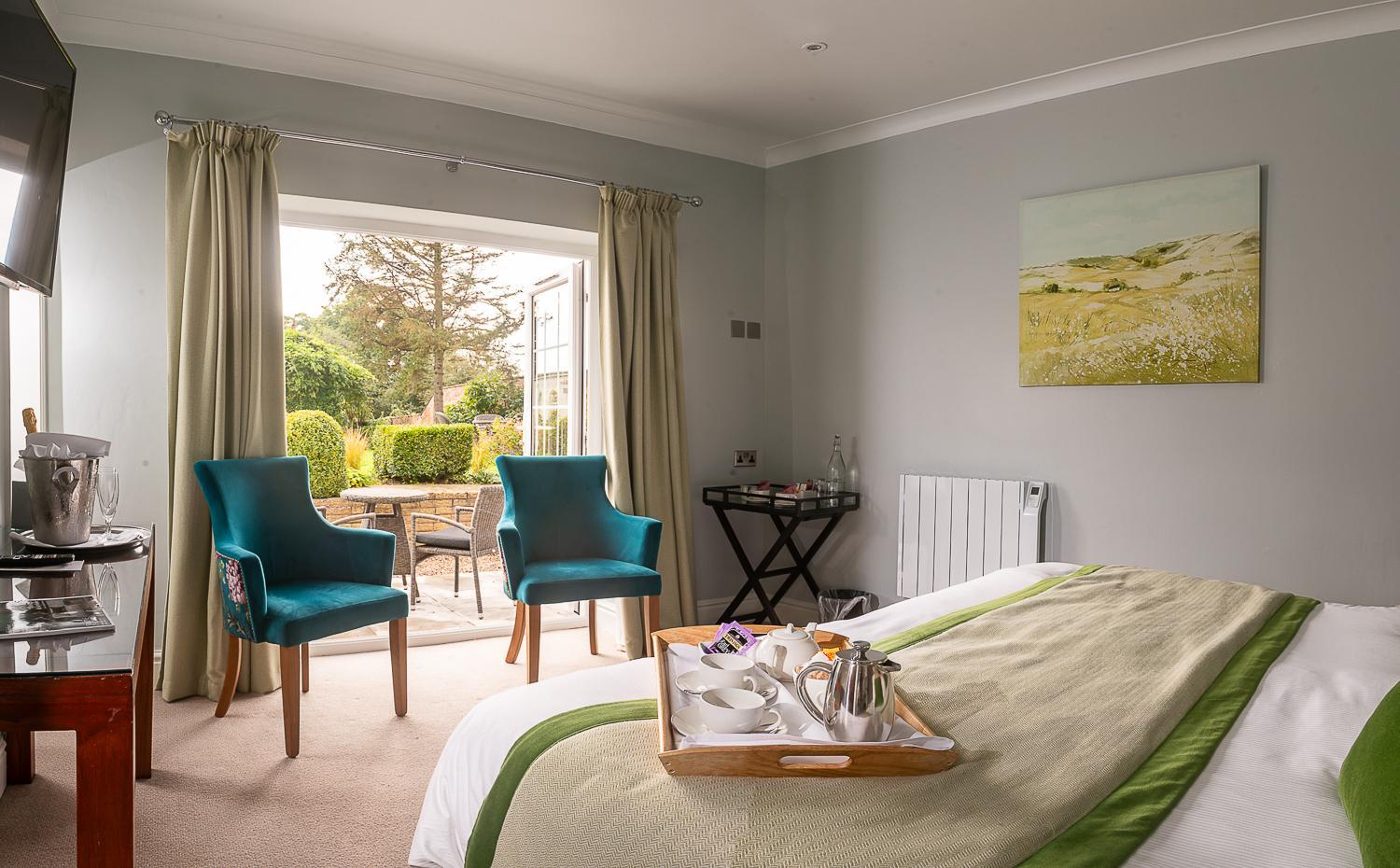 Double or Twin Room with Garden View - Photo 2