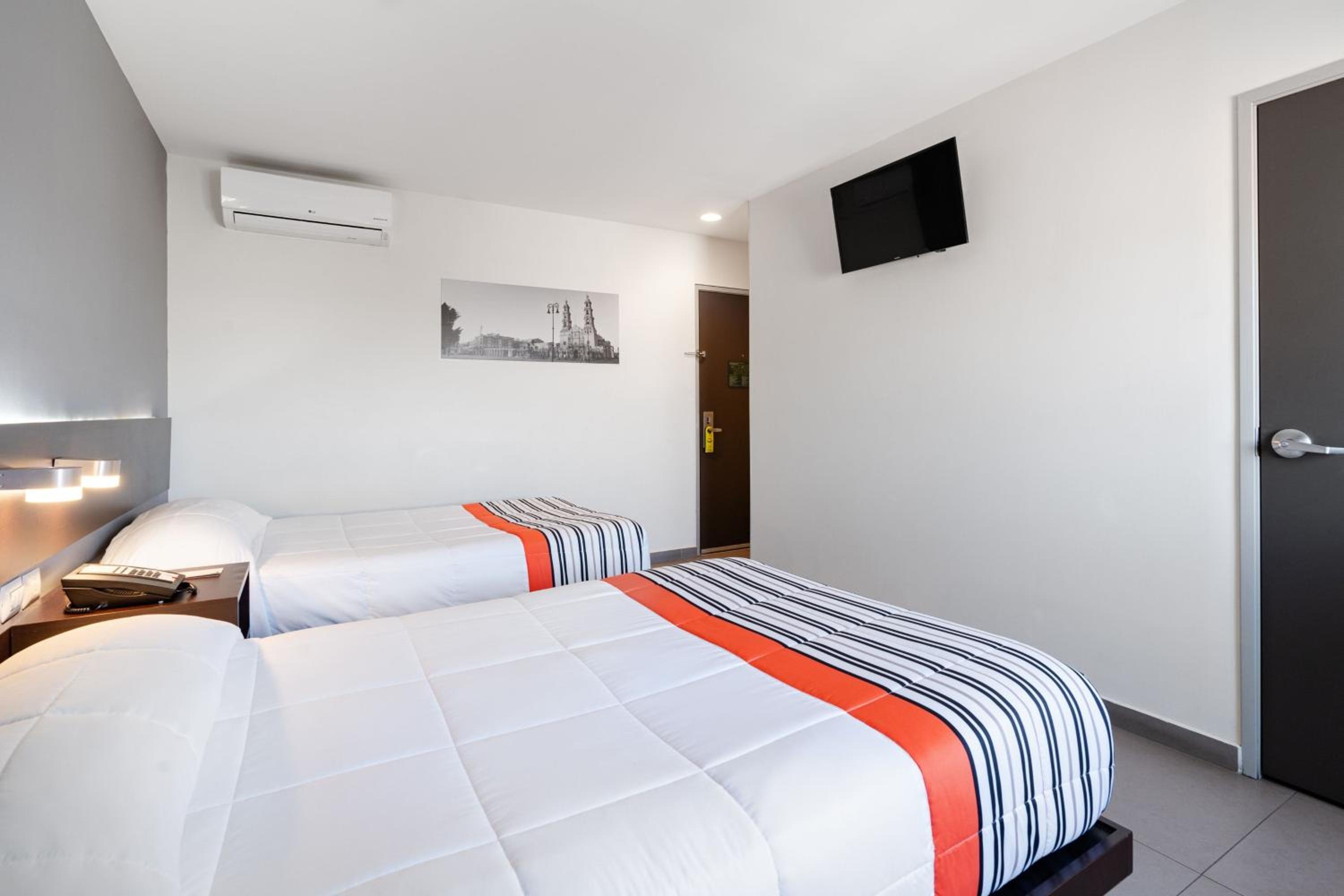 Double Room with Two Double Beds photo 3