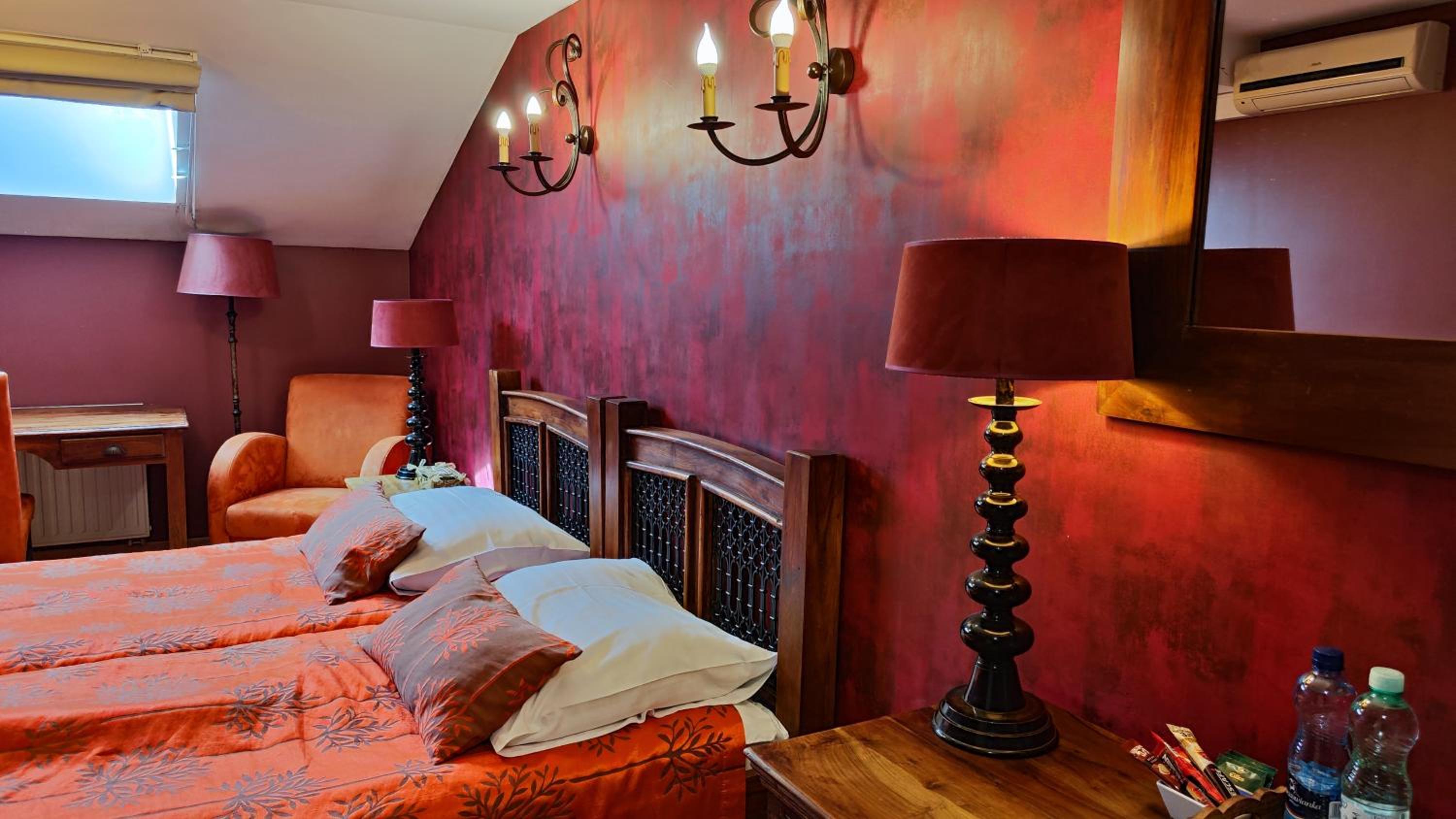Twin Room - Photo 2