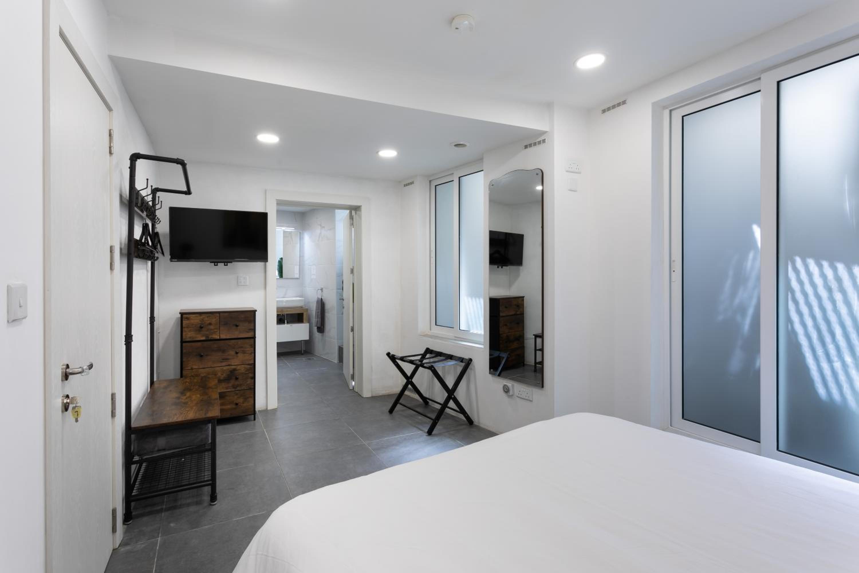 One-Bedroom Apartment photo 2