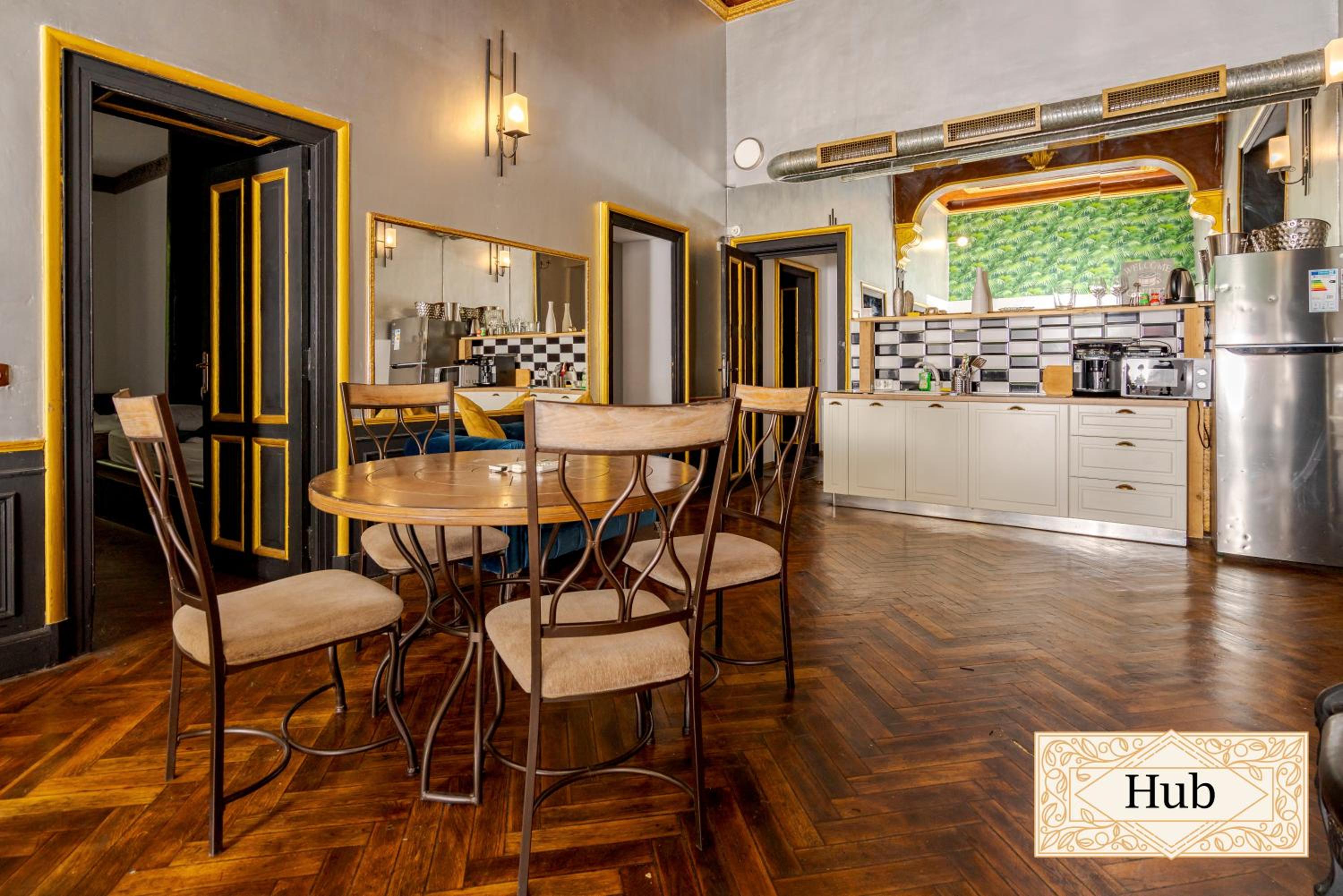 Five-Bedroom Deluxe Apartment