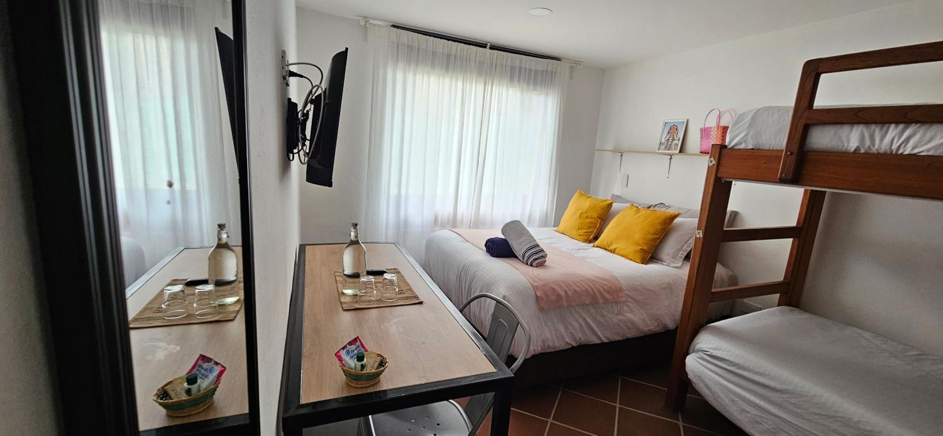 Family Room with Private Bathroom photo 2