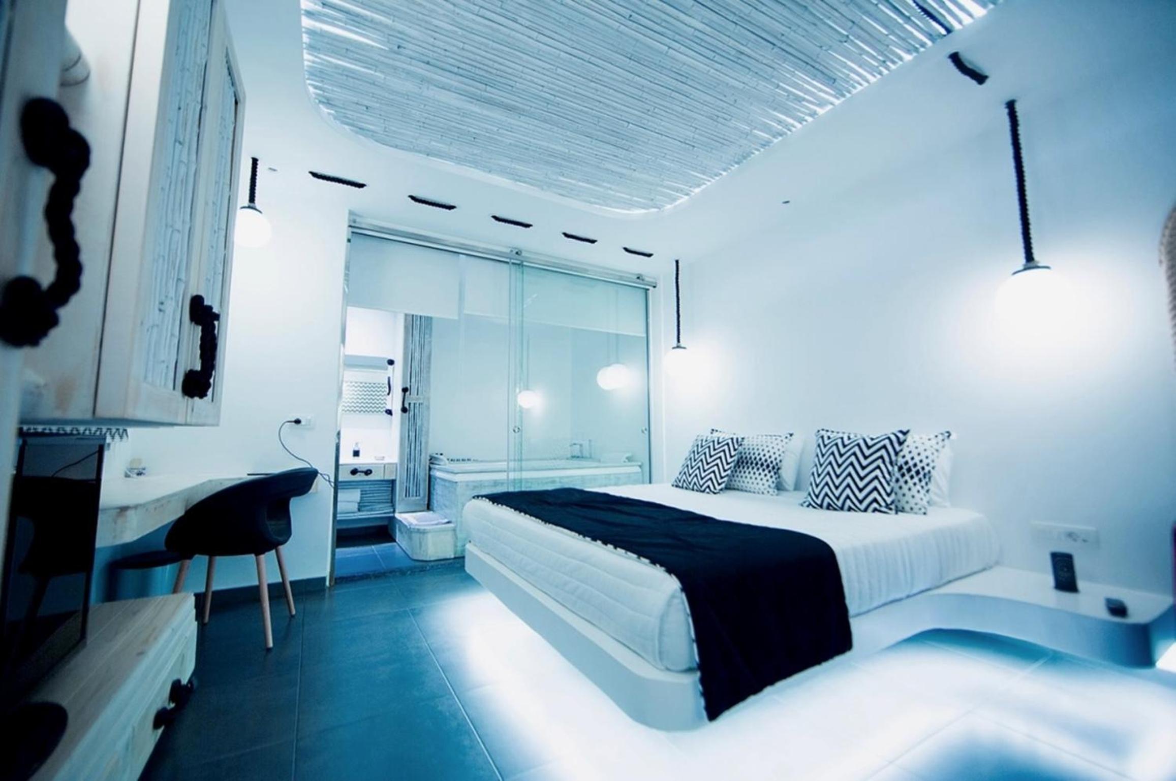 Suite with Jacuzzi photo 1