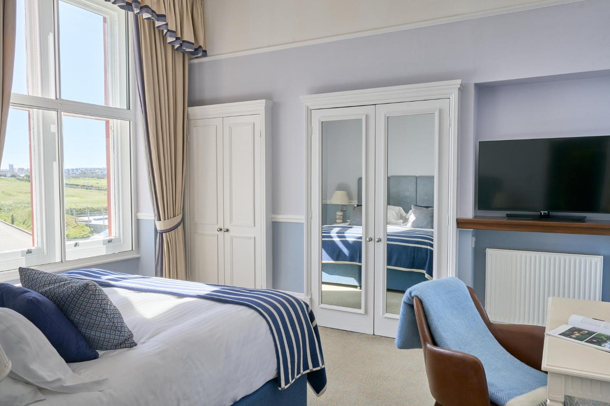 Double or Twin Room with Grounds View photo 3