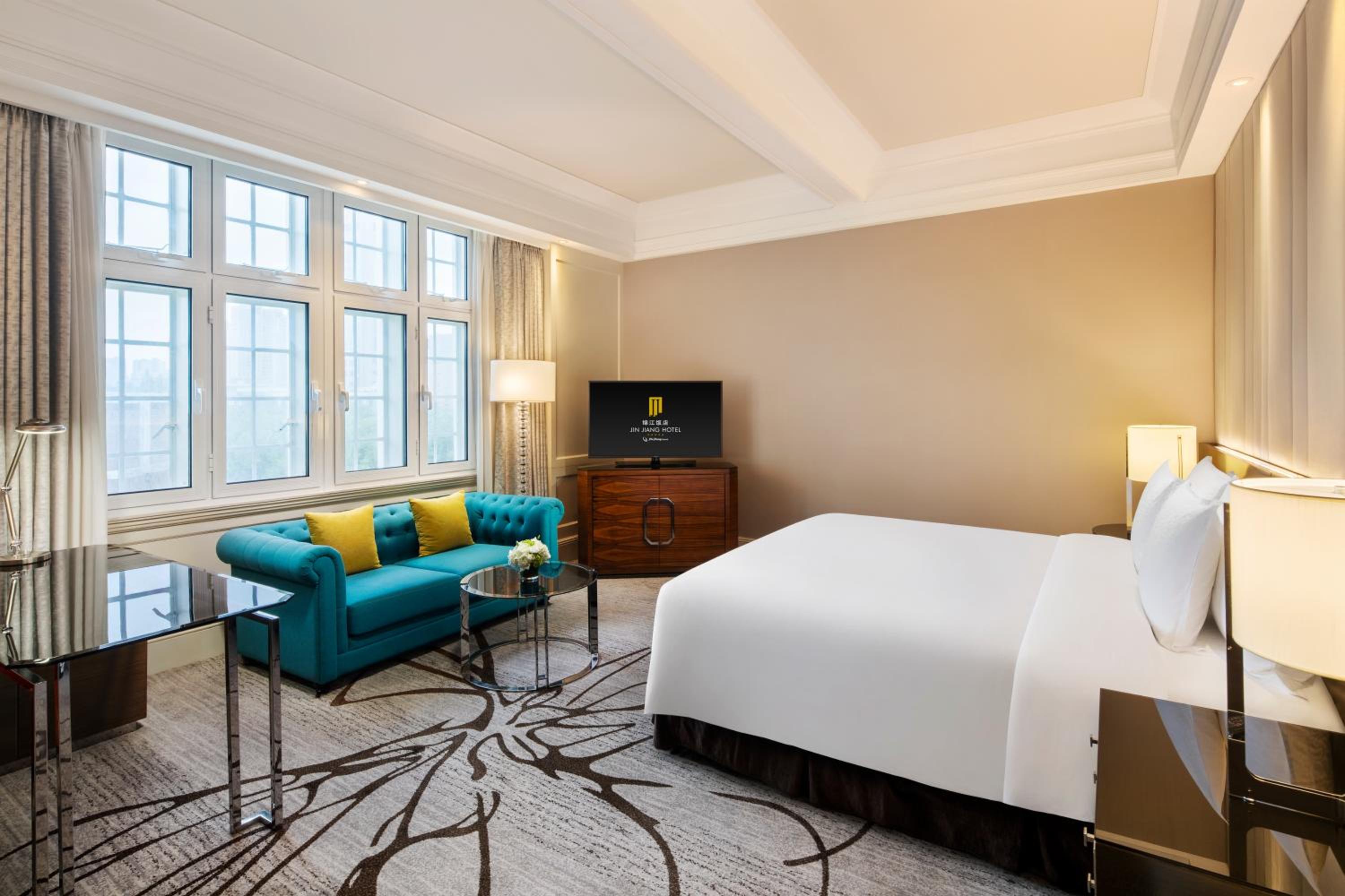 Cathay Building Al Deep Sleep Premier Deluxe King Bed Room