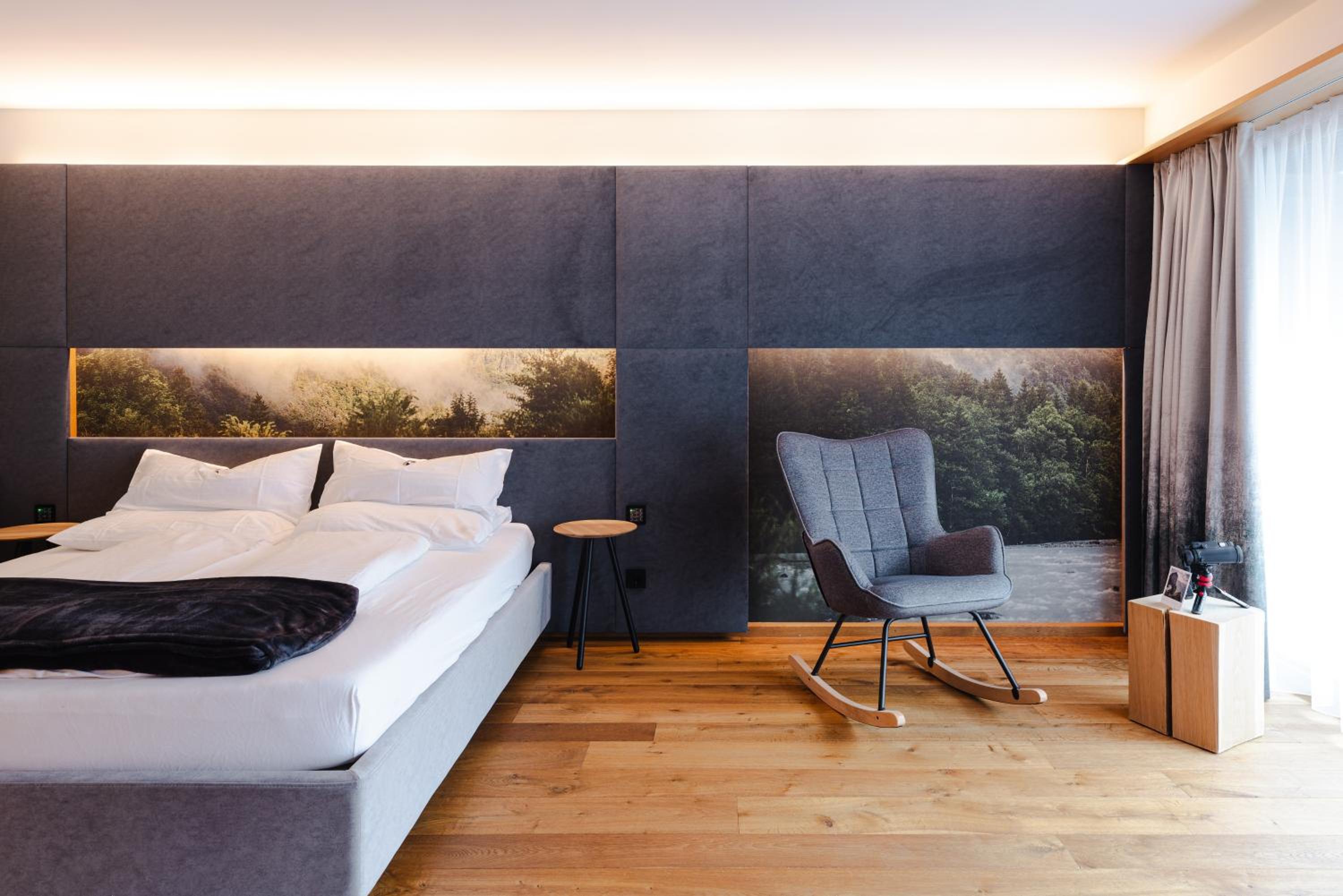 Suite with Balcony and Mountain View