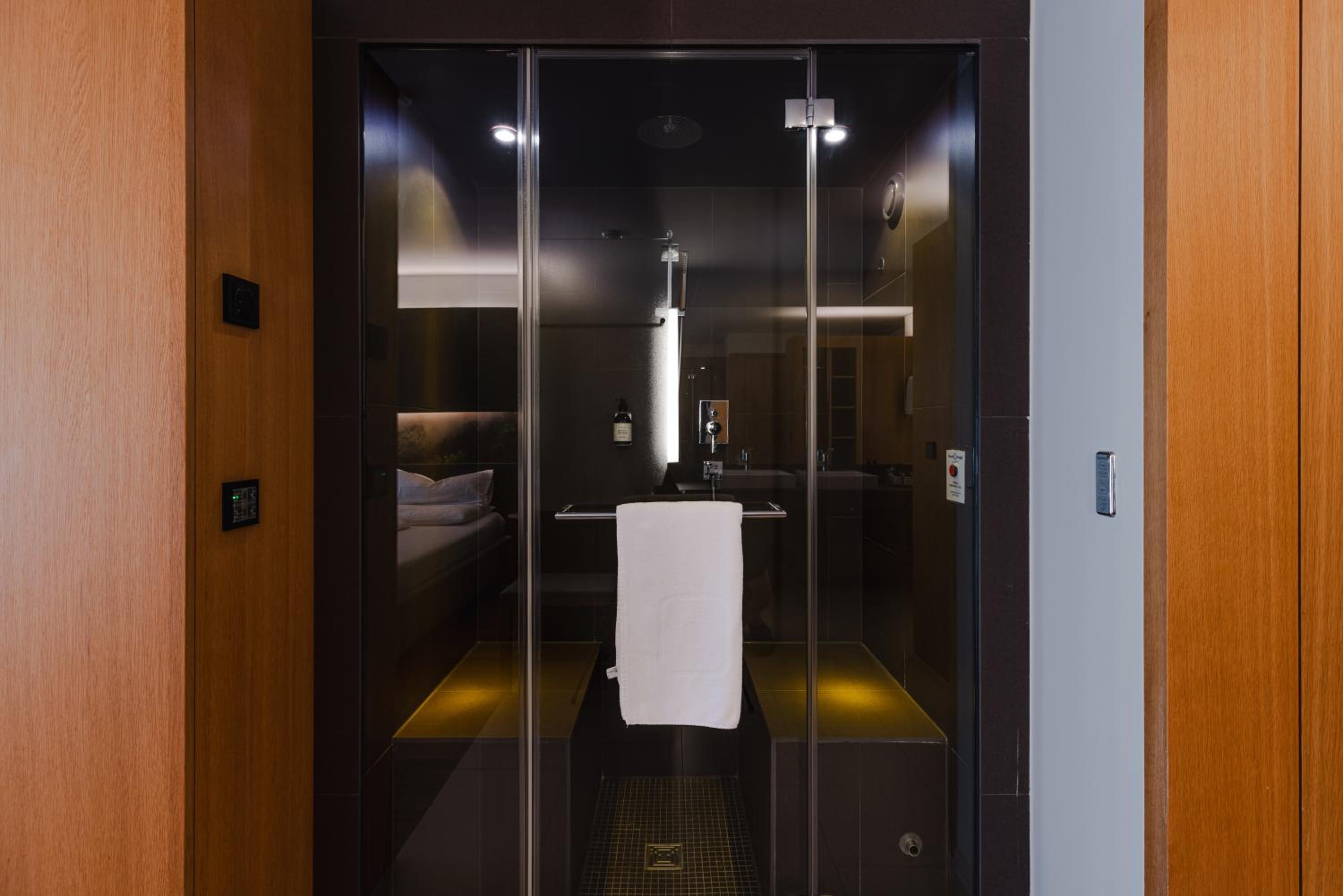 Superior Double Room with Balcony, Mountain View and private Steam Bath	 photo 2
