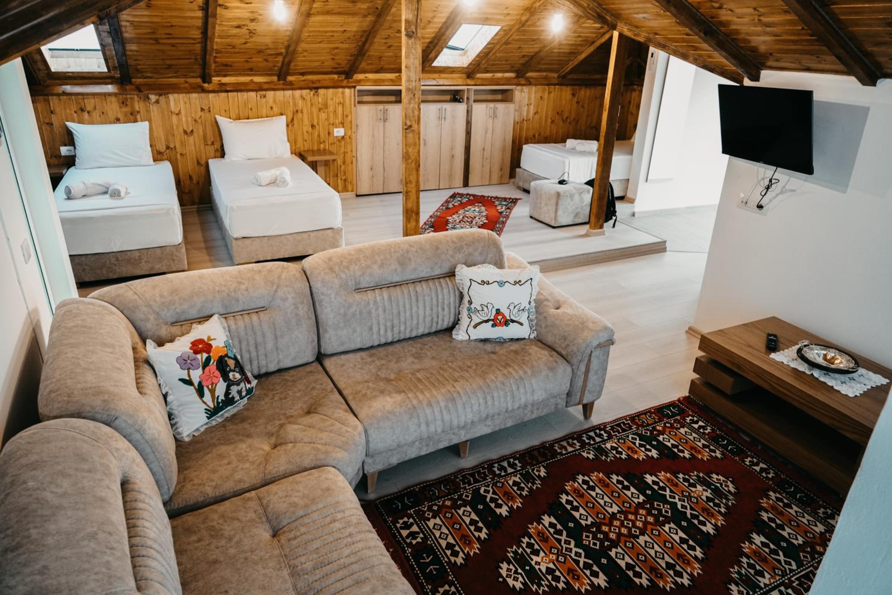 Deluxe Family Suite photo 2