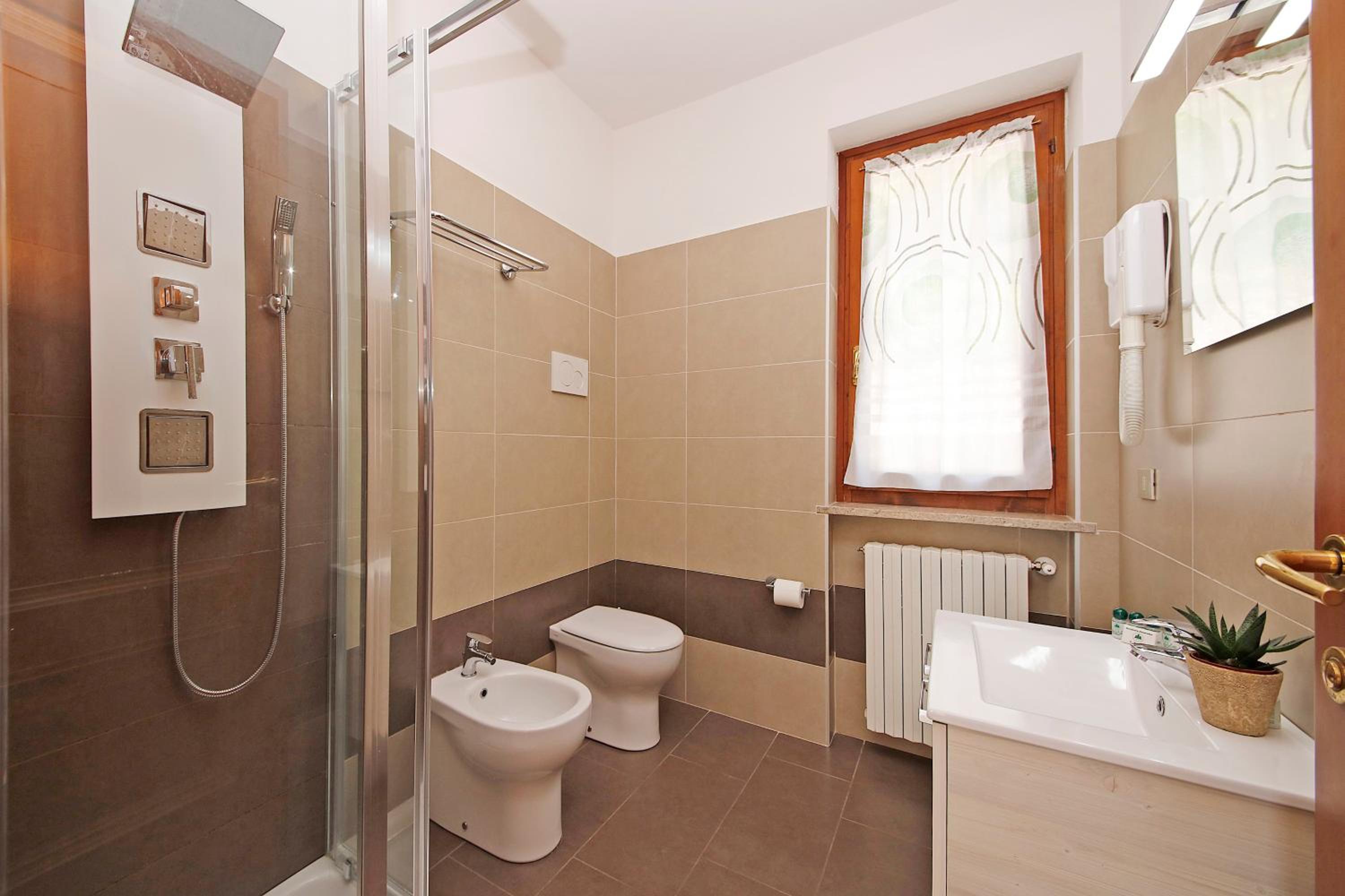 Standard One-Bedroom Apartment with Lake View photo 3