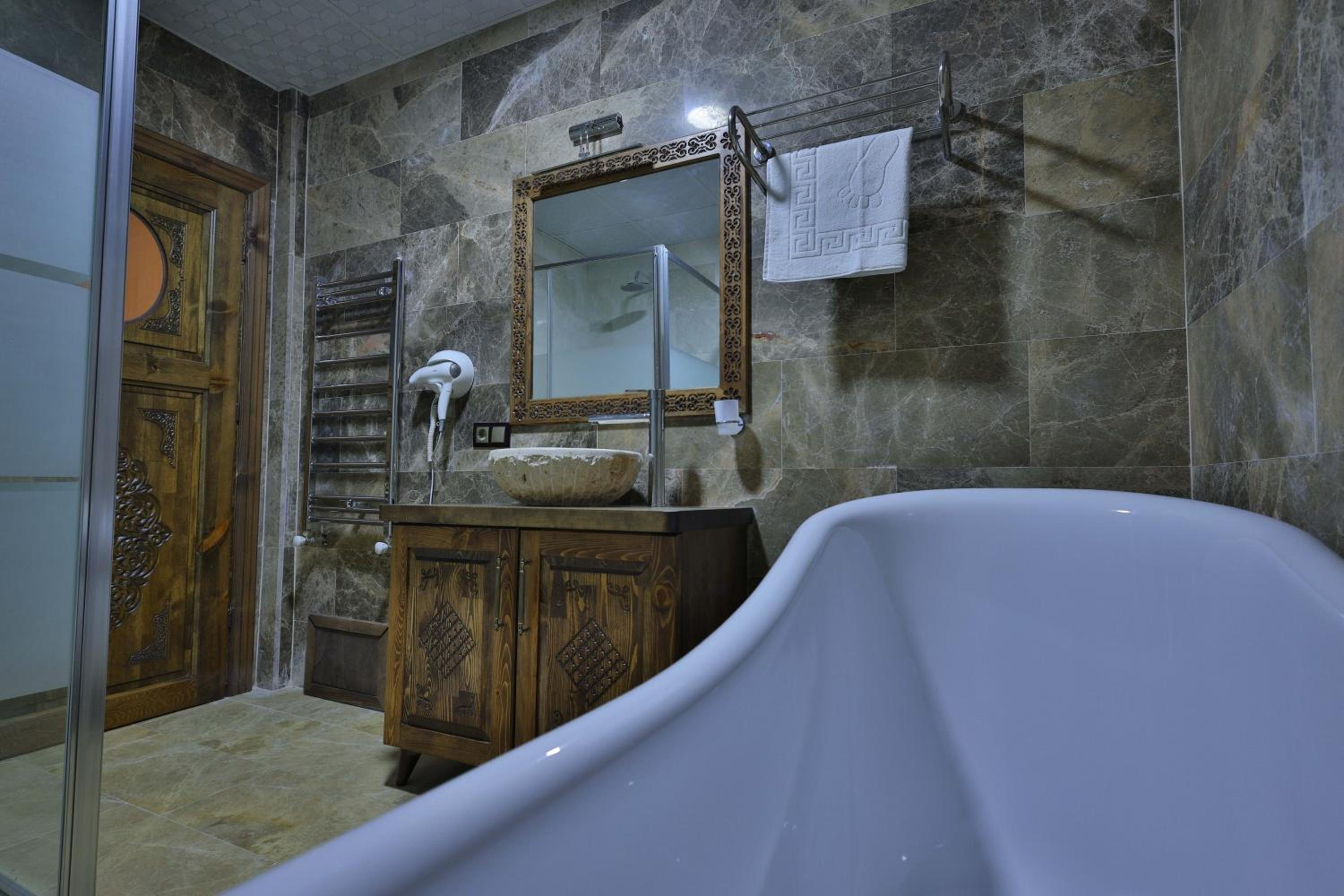 Deluxe Double Room with Bath photo 3