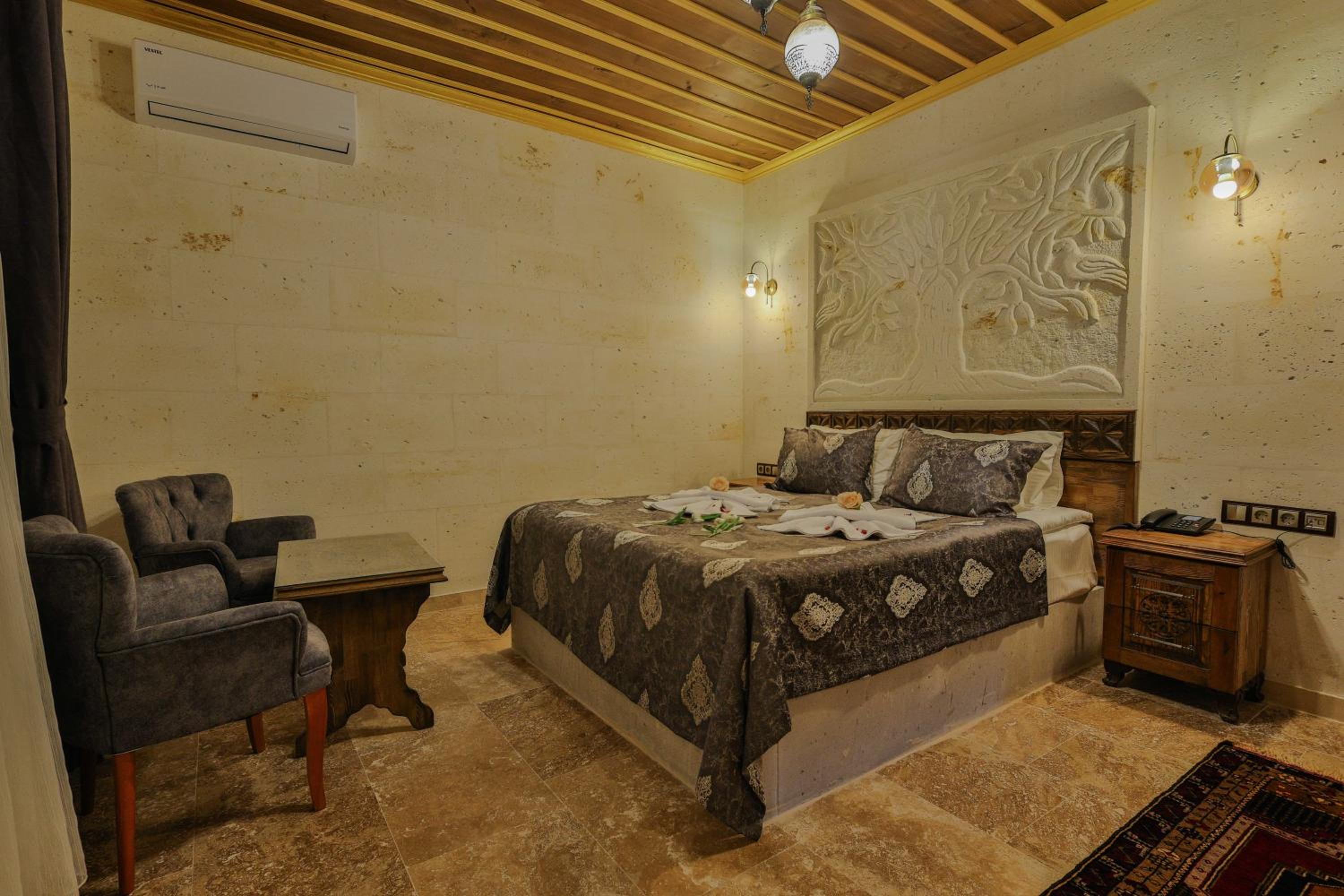 Deluxe Double Room with Bath photo 1