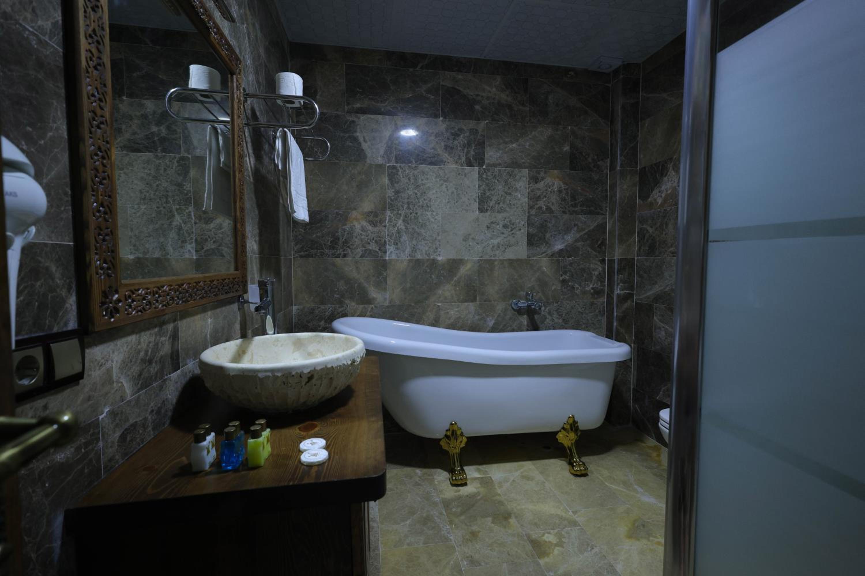 Deluxe Double Room with Bath photo 2