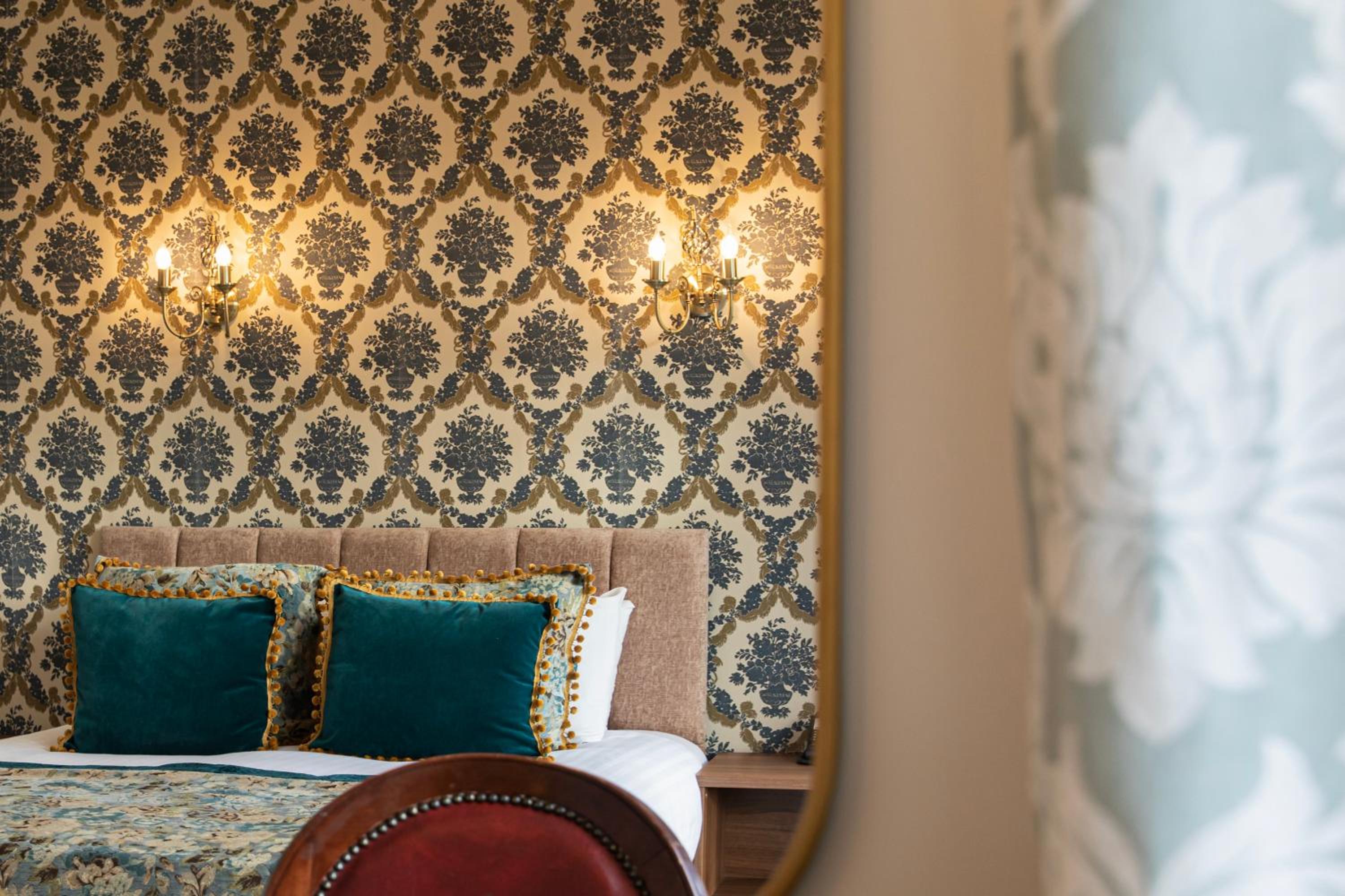 Classic Double or Twin Room - Photo 13