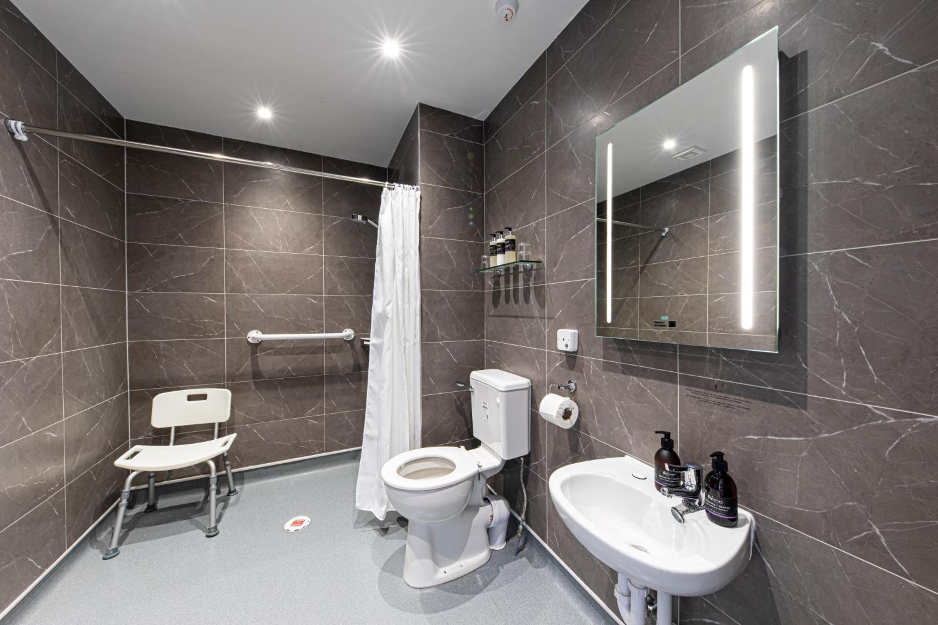Classic Double or Twin Room - Photo 14