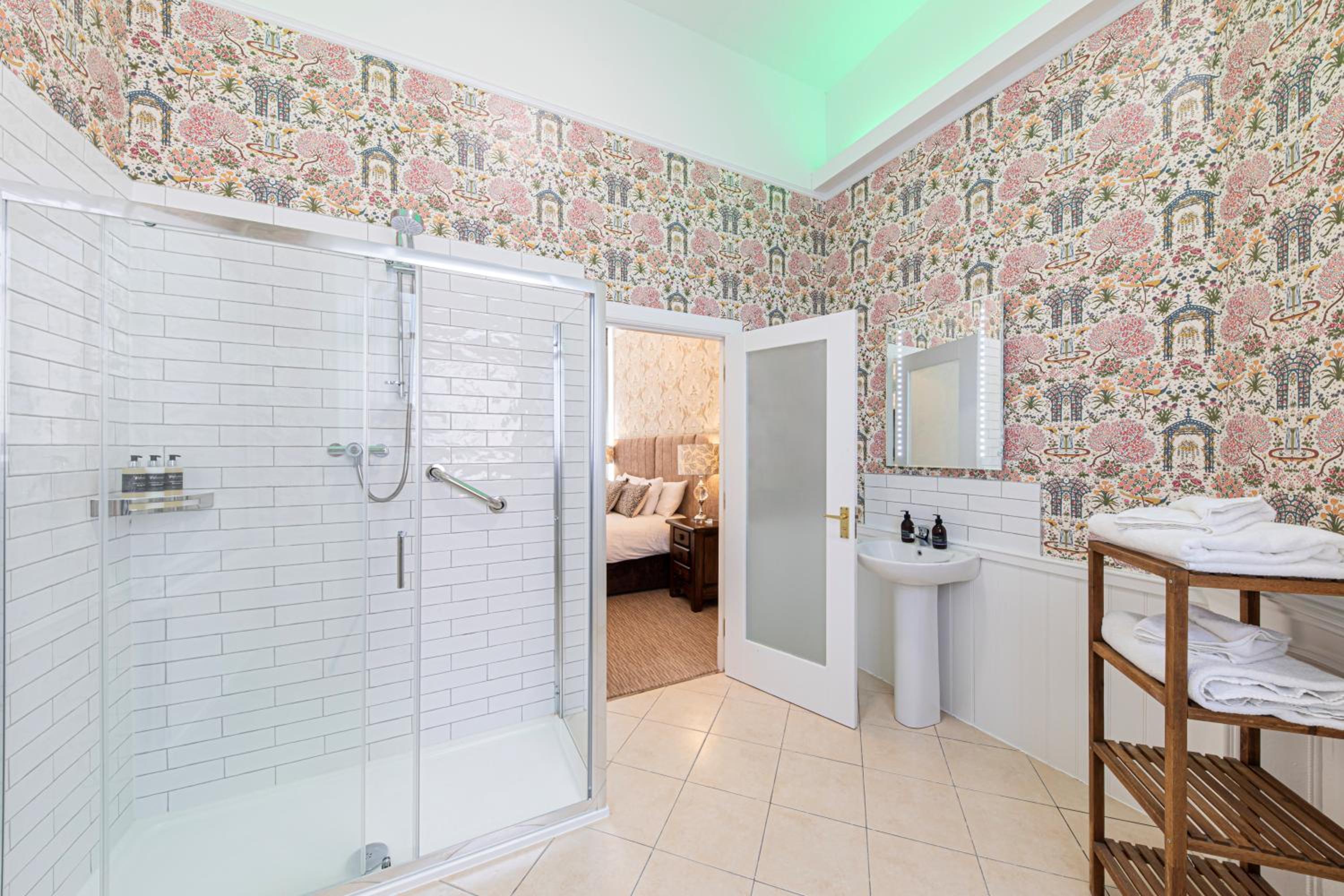 Classic Double or Twin Room - Photo 17
