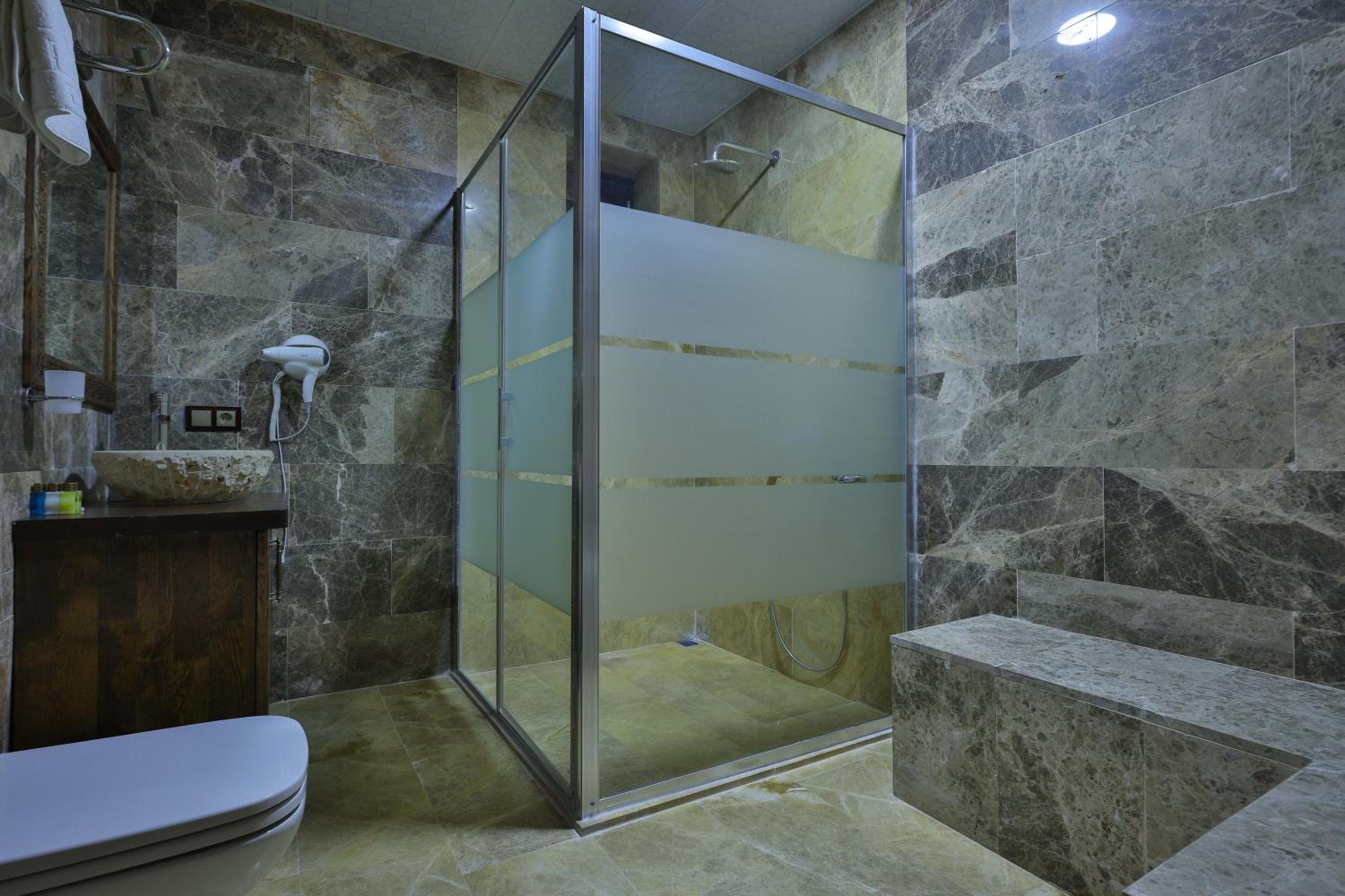 Double Room with Private Bathroom photo 3