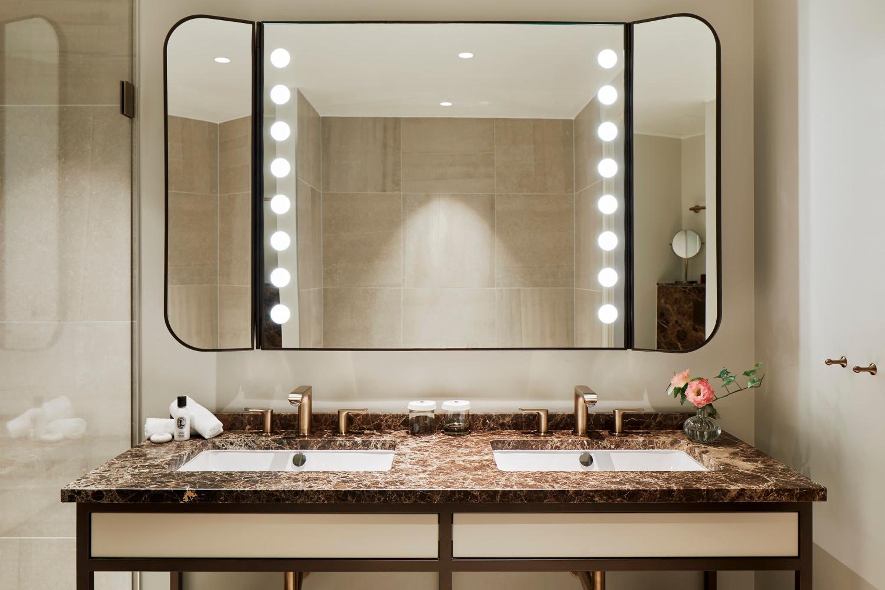 Elegant Exceptional with Bath photo 3