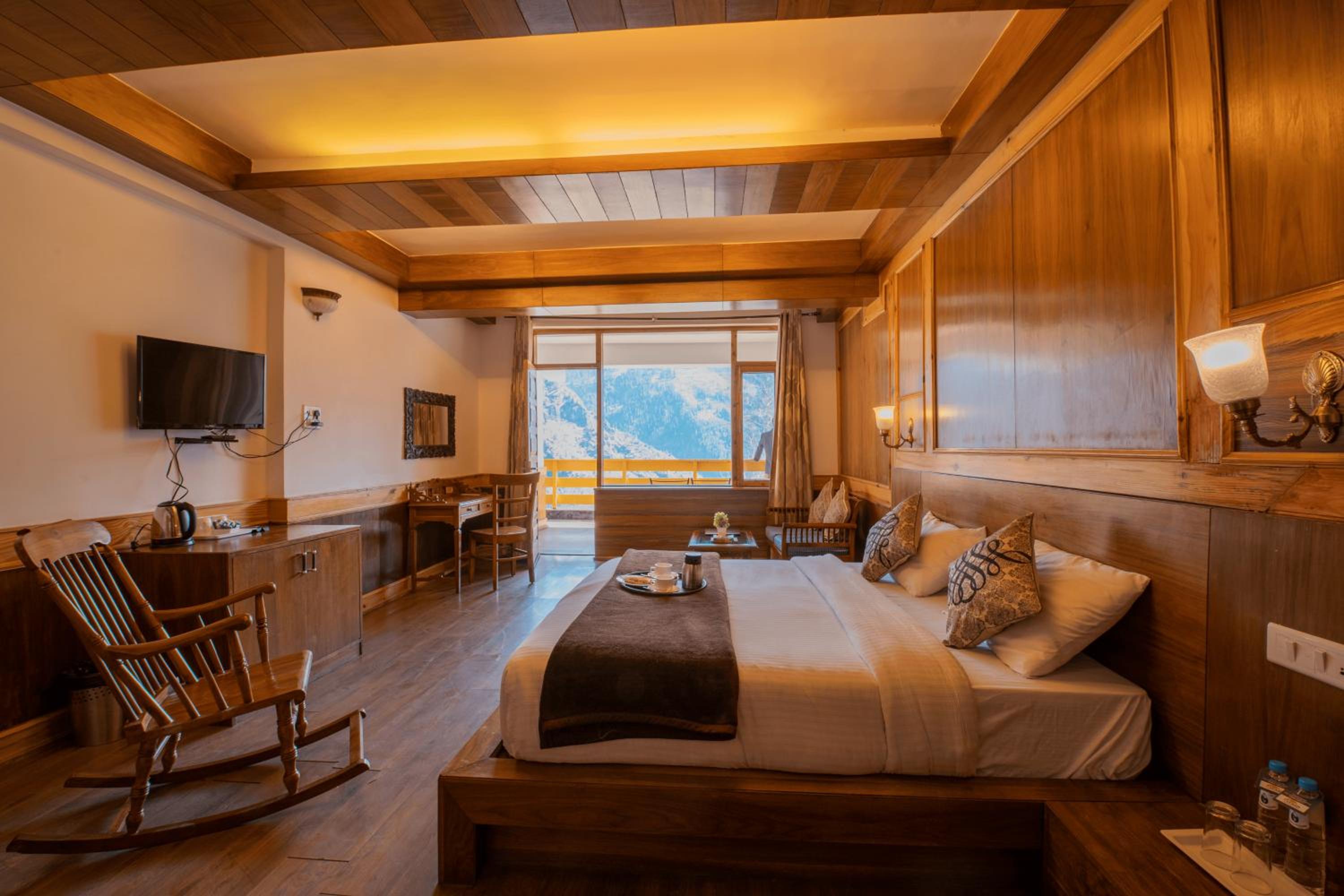 Superior King Room - Photo 5