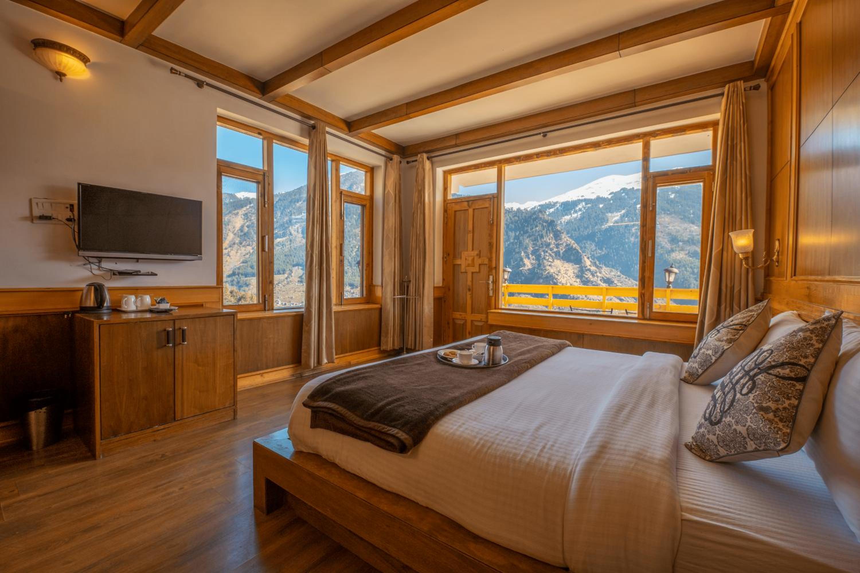Suite with Balcony - Photo 9