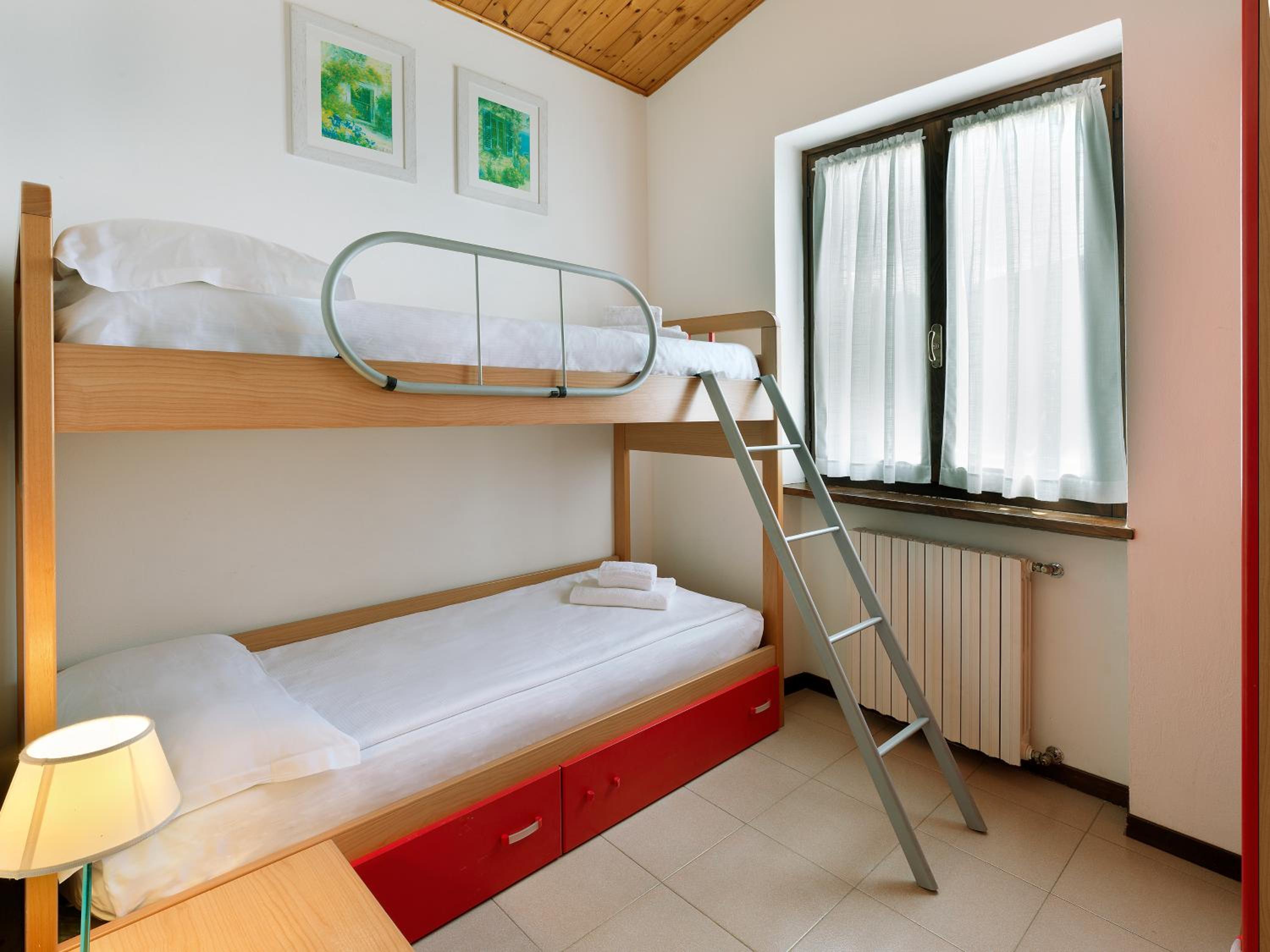 Standard Two-Bedroom Apartment with Lake View photo 2